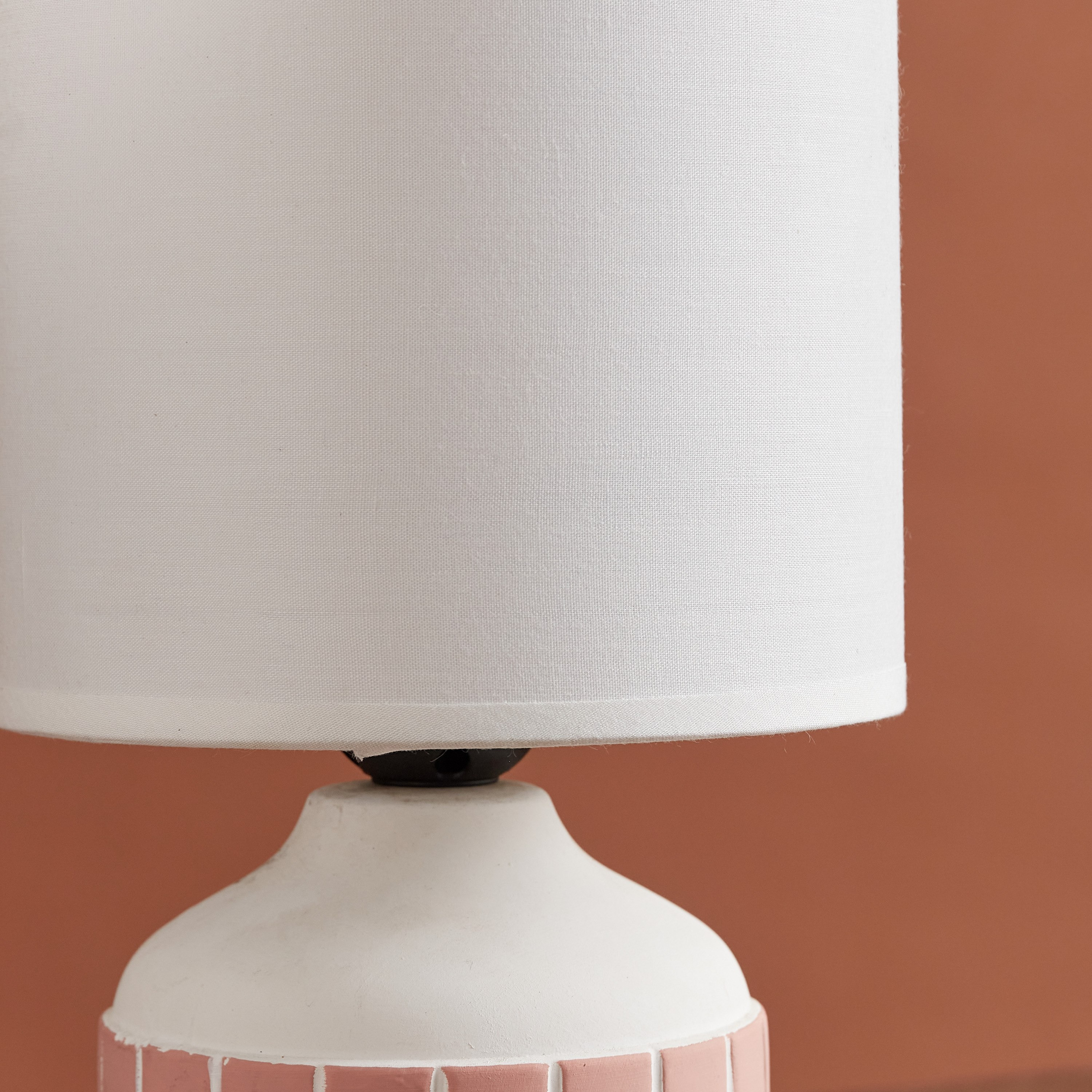 مصباح طاولة سيراميك من جليتان - 15x15x30 سم-hbxlivingroom-lighting-tablelamps-image-3