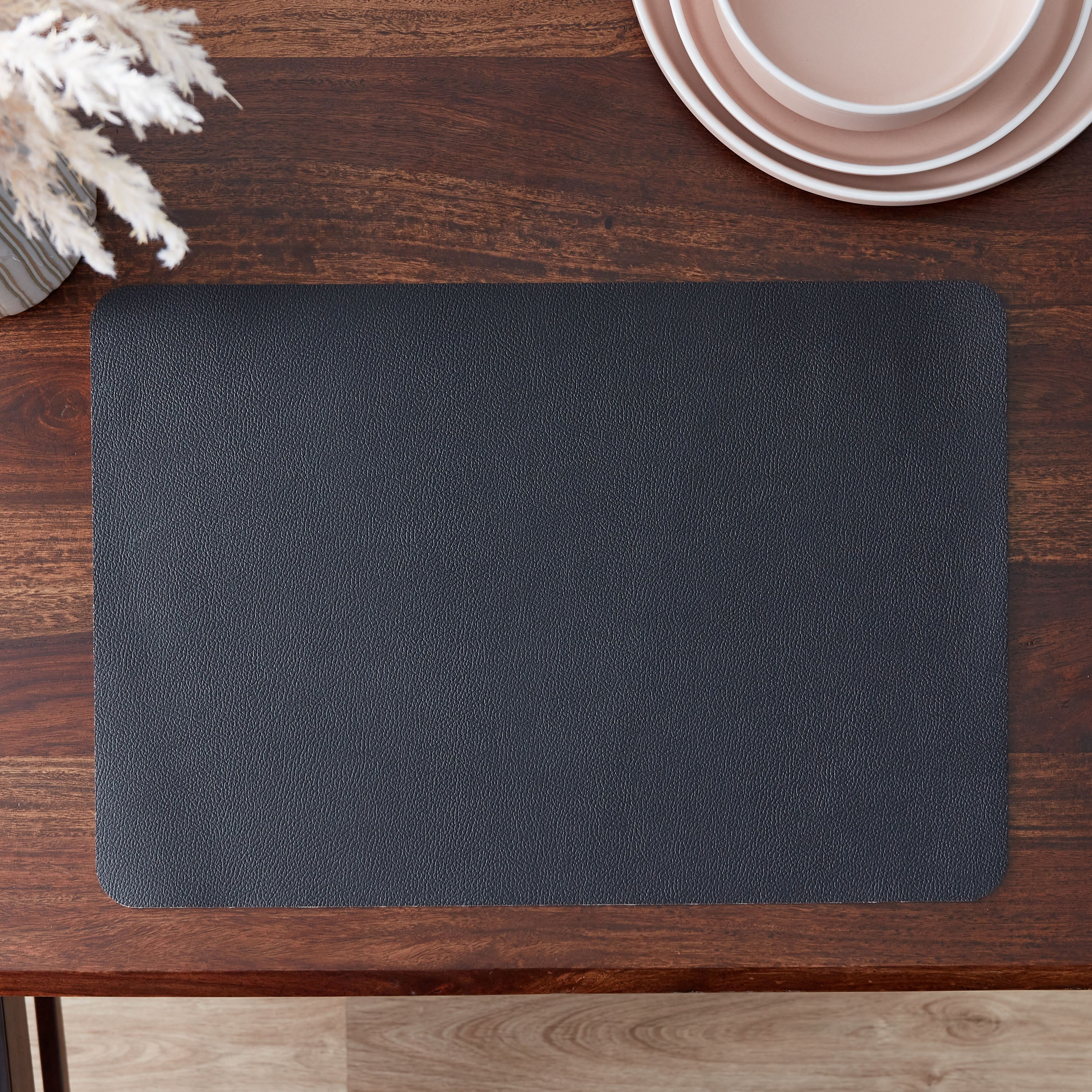 لبادة صحون بي في سي من لويس - 44.5x30 سم-hbxdecorandfurnishings-homefurnishings-tablelinens-image-1