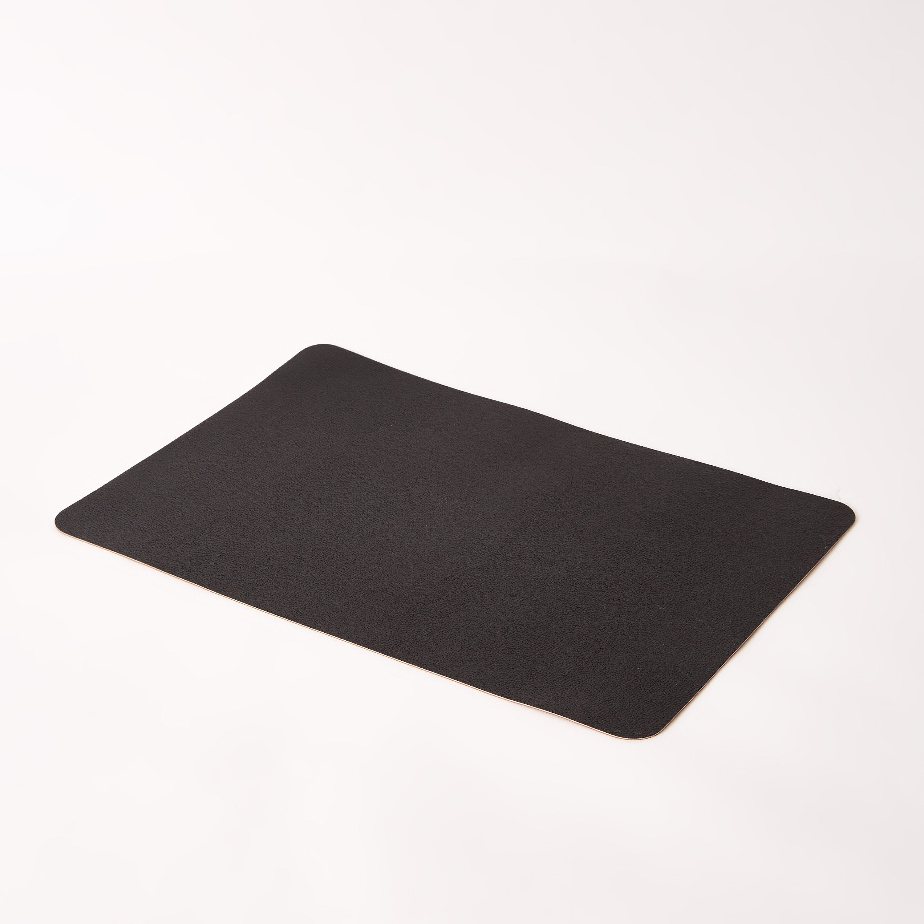 لبادة صحون بي في سي من لويس - 44.5x30 سم-hbxdecorandfurnishings-homefurnishings-tablelinens-image-7