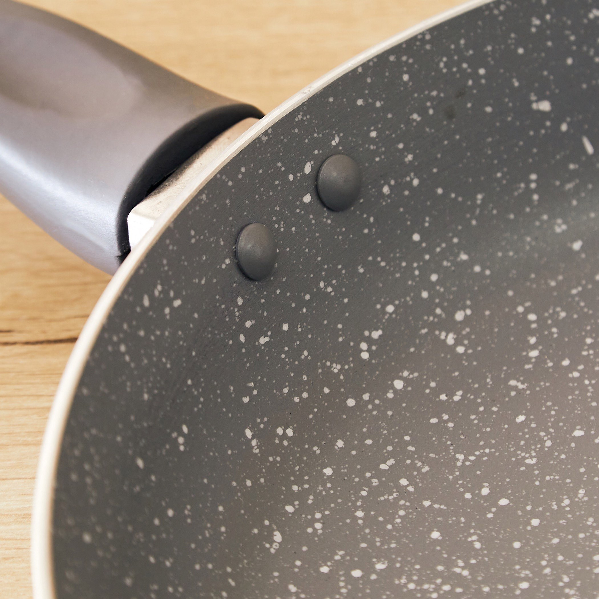 مقلاة مسطحة غير لاصقة بقاعدة حث من أوينكس - 28 سم-hbxkitchen-kitchenware-foodpreparation-image-3