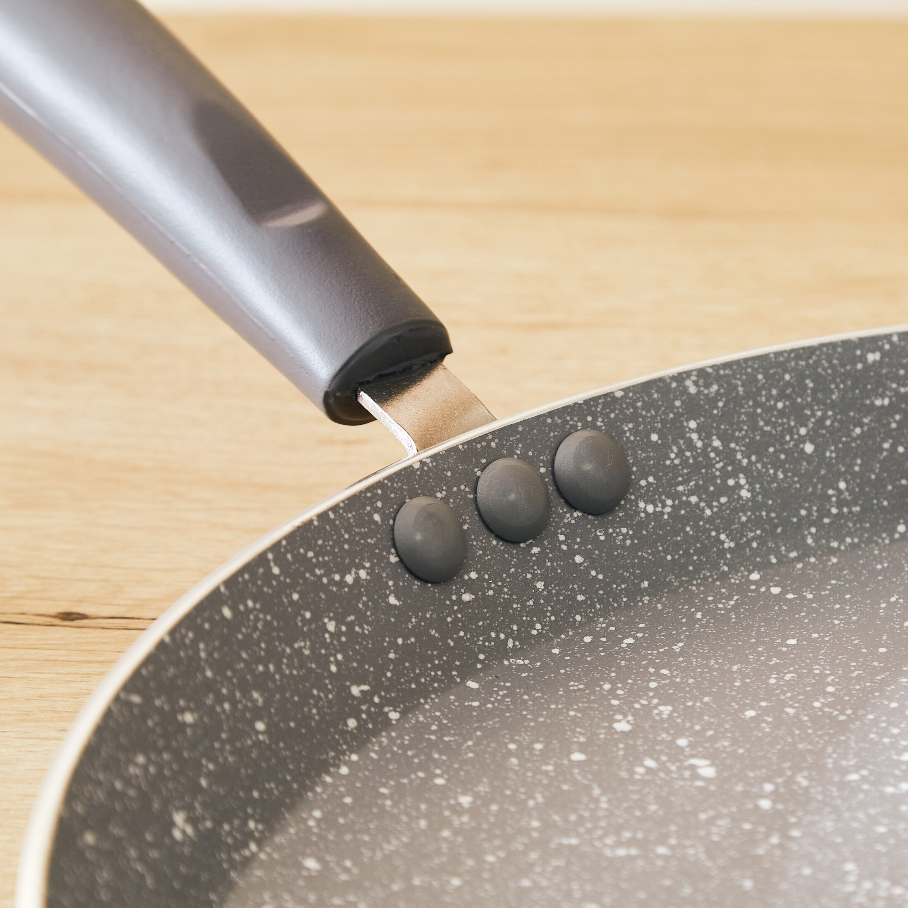 مقلاة مسطحة غير لاصقة بقاعدة حث من أوينكس - 30 سم-hbxkitchen-kitchenware-foodpreparation-image-3