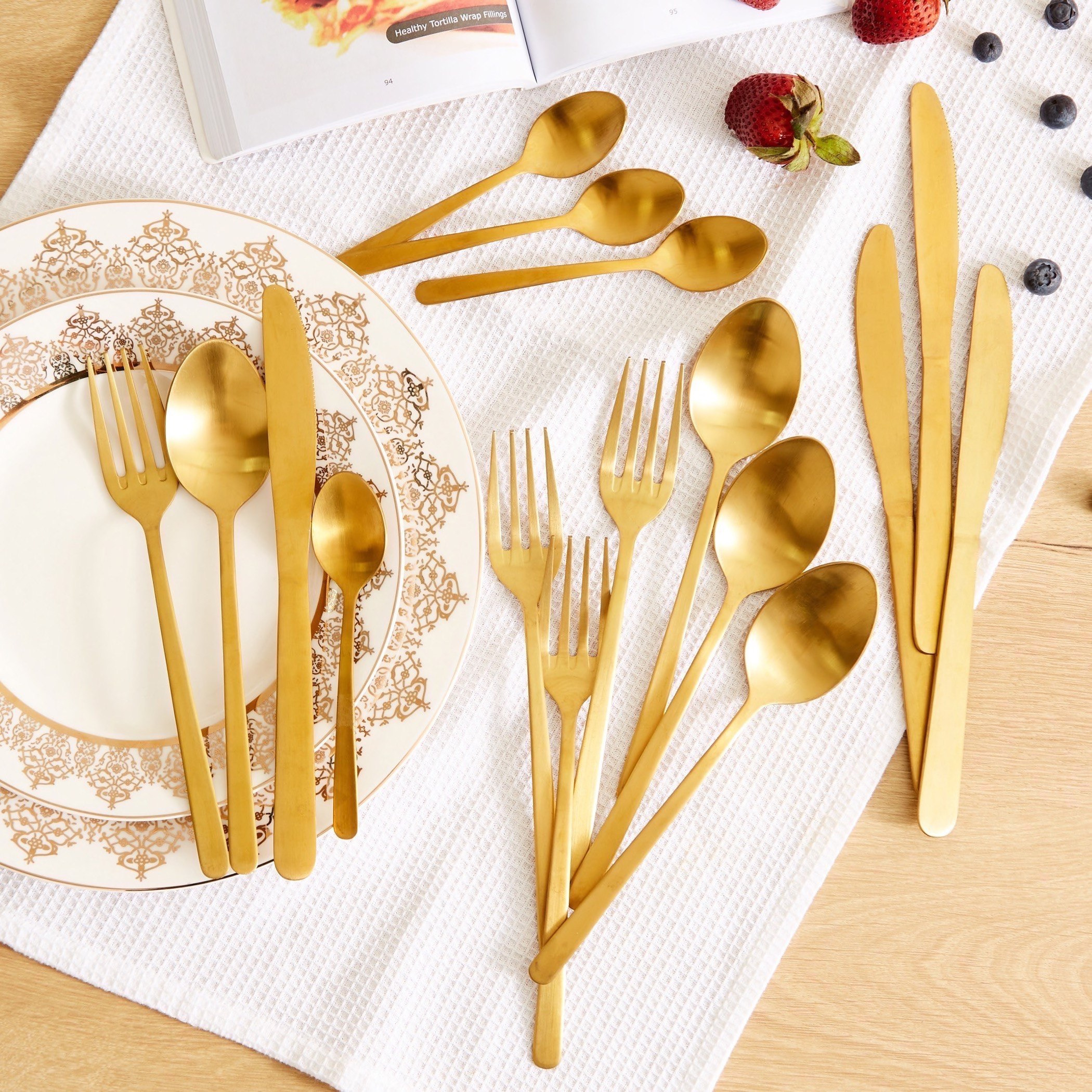طقم أدوات مائدة بتشطيب مطفي من فيستيف - 16 قطعة-hbxhomeware-hbxkitchen-image-1