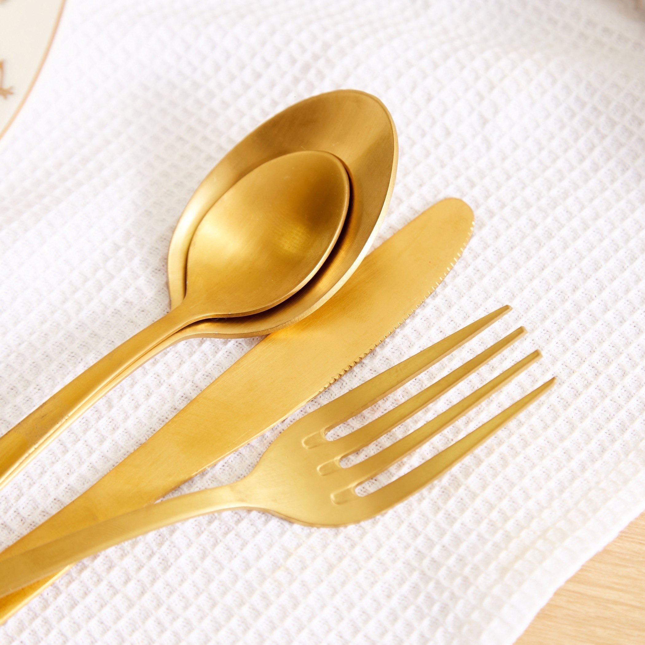 طقم أدوات مائدة بتشطيب مطفي من فيستيف - 16 قطعة-hbxhomeware-hbxkitchen-image-3