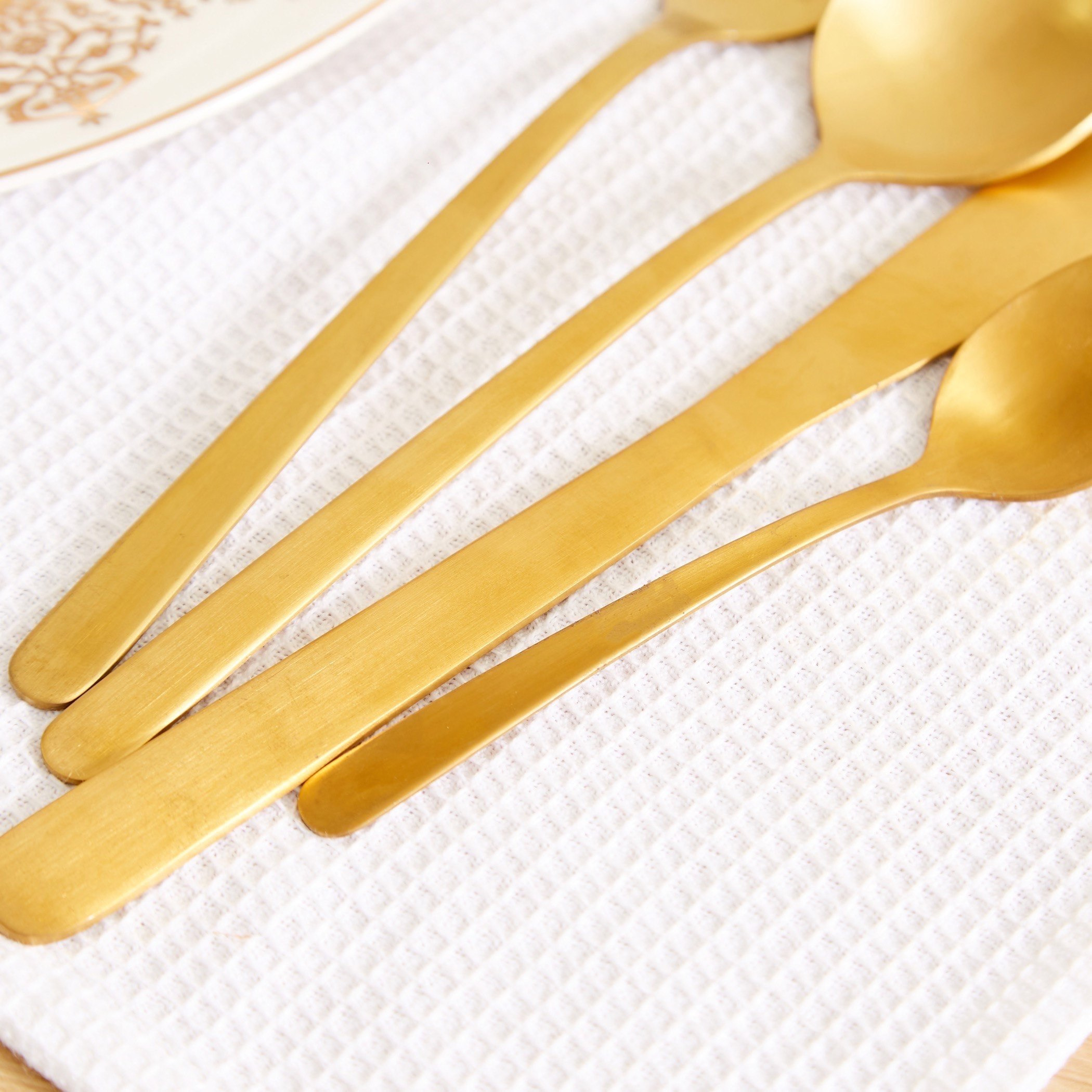 طقم أدوات مائدة بتشطيب مطفي من فيستيف - 16 قطعة-hbxhomeware-hbxkitchen-image-4