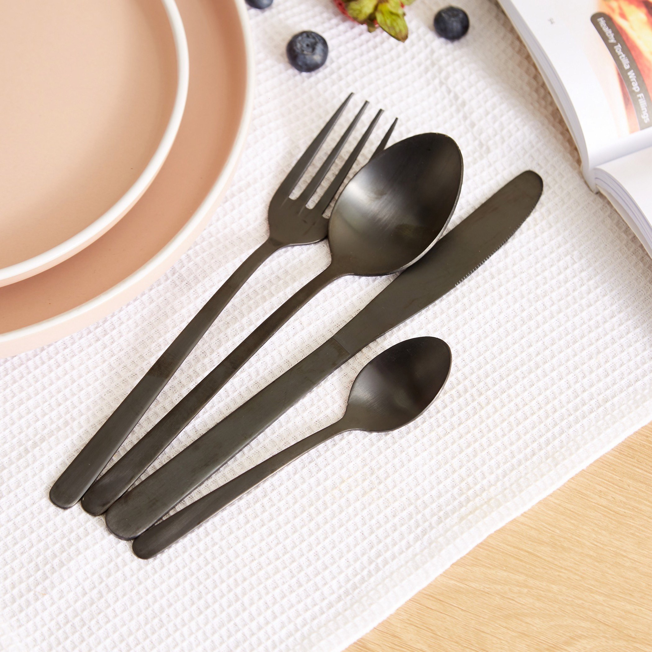 طقم أدوات مائدة بتشطيب مطفي من فيستيف - 16 قطعة-hbxhomeware-hbxkitchen-image-2