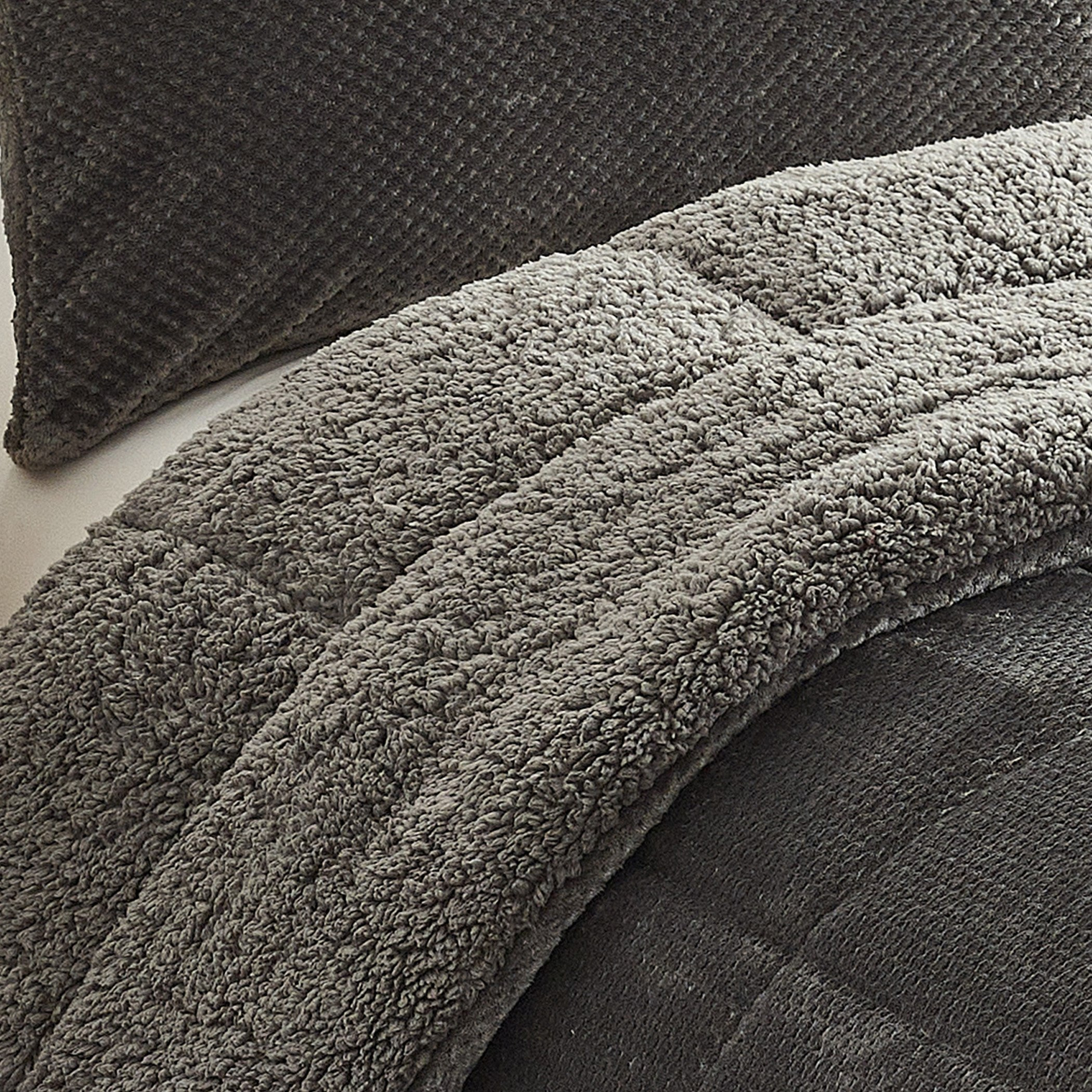 طقم لحاف فلانيل ناعم مزدوج قطعتين من شيربا - 150x220 سم-hbxhomeware-hbxdecorandfurnishings-image-3