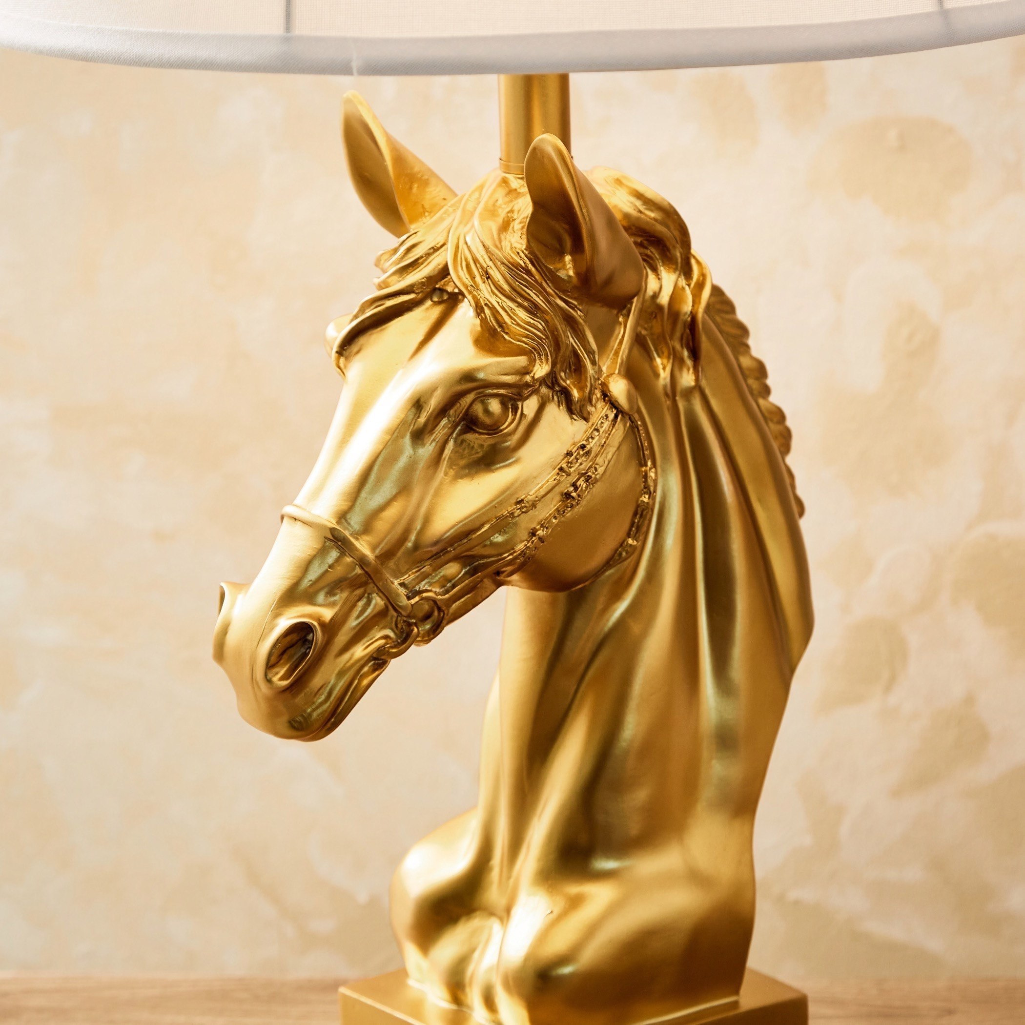 مصباح طاولة بقاعدة راتنج على شكل حصان من أريانا - 40x40x72 سم-hbxlivingroom-lighting-tablelamps-image-3
