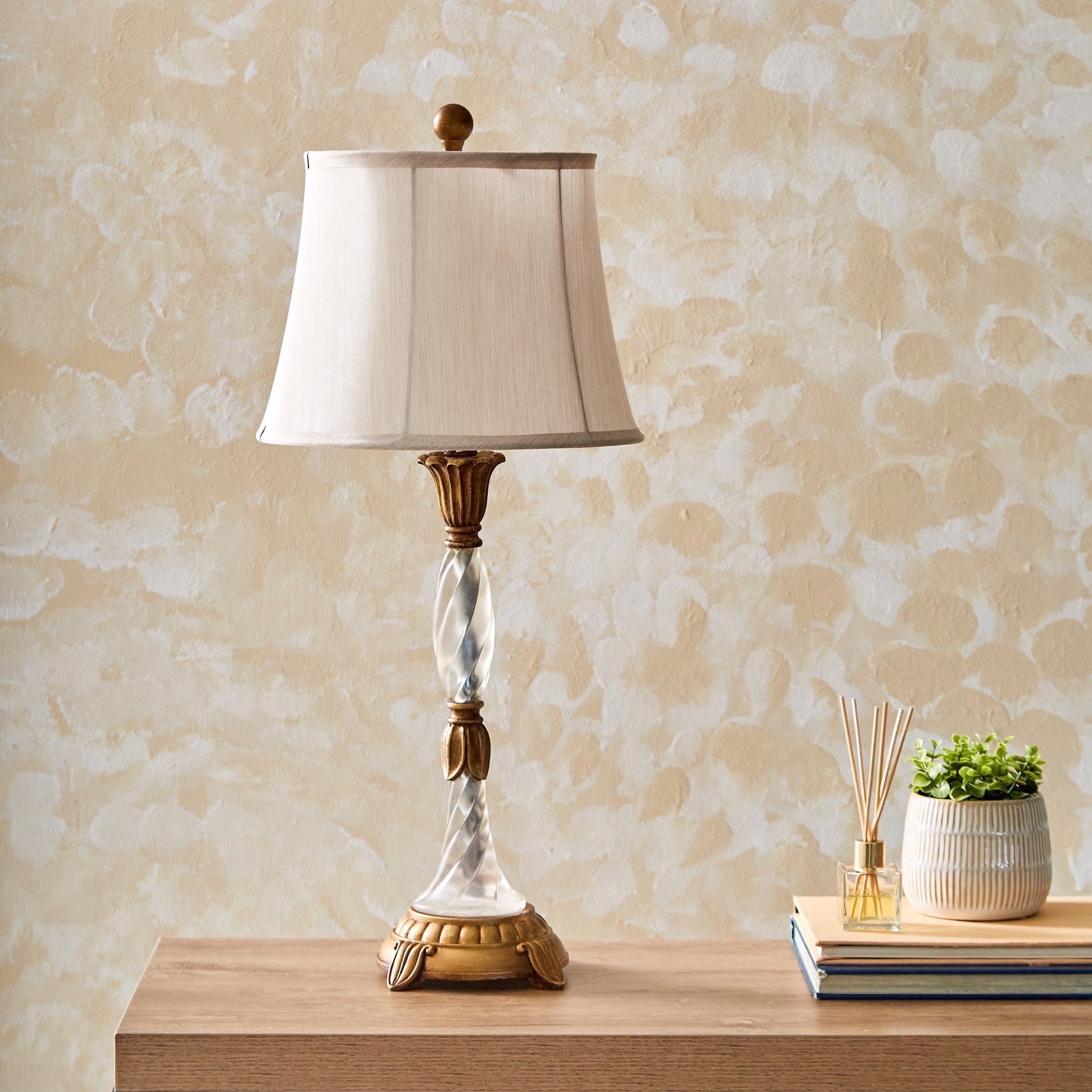 مصباح طاولة بقاعدة كريستال وطابع معتّق من أريانا - 30x30x69 سم-hbxlivingroom-lighting-tablelamps-image-1