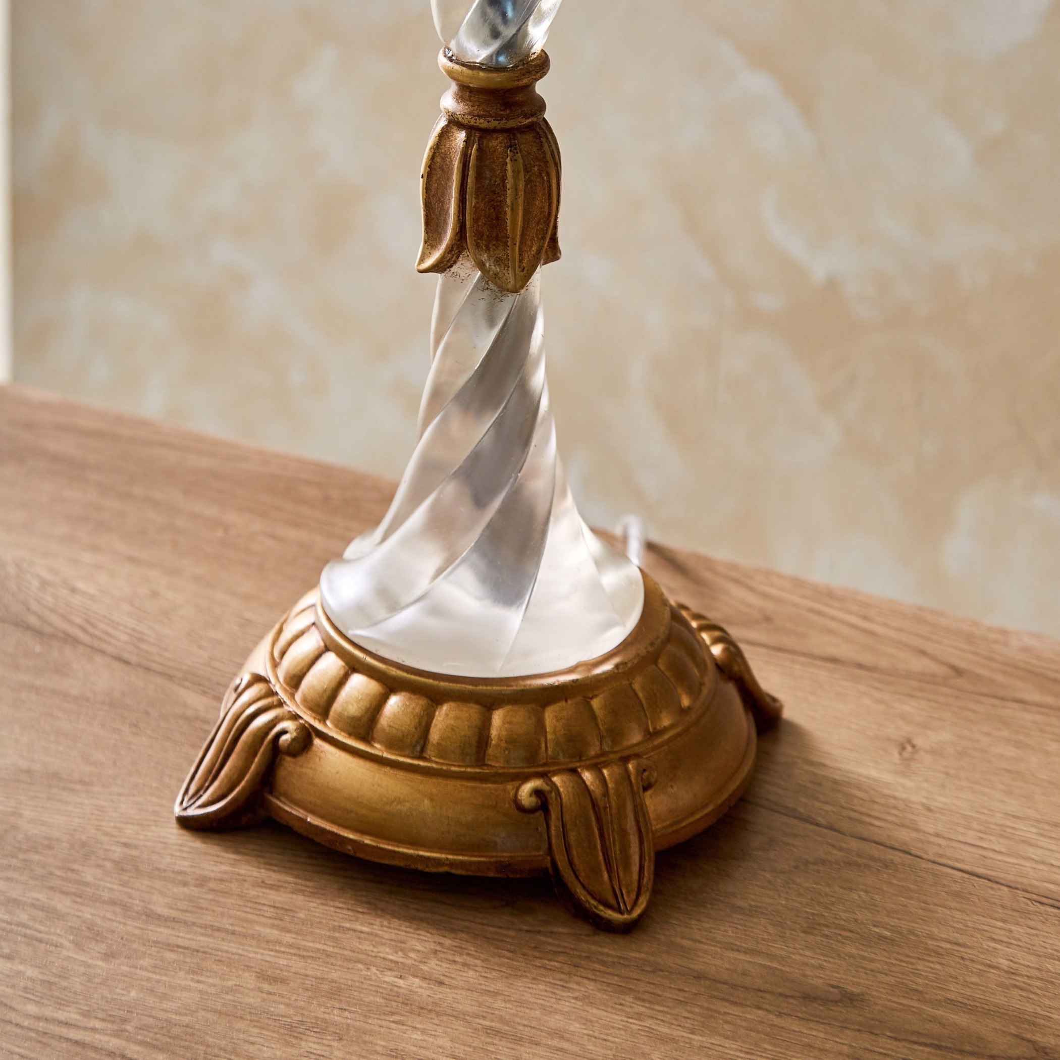 مصباح طاولة بقاعدة كريستال وطابع معتّق من أريانا - 30x30x69 سم-hbxlivingroom-lighting-tablelamps-image-3