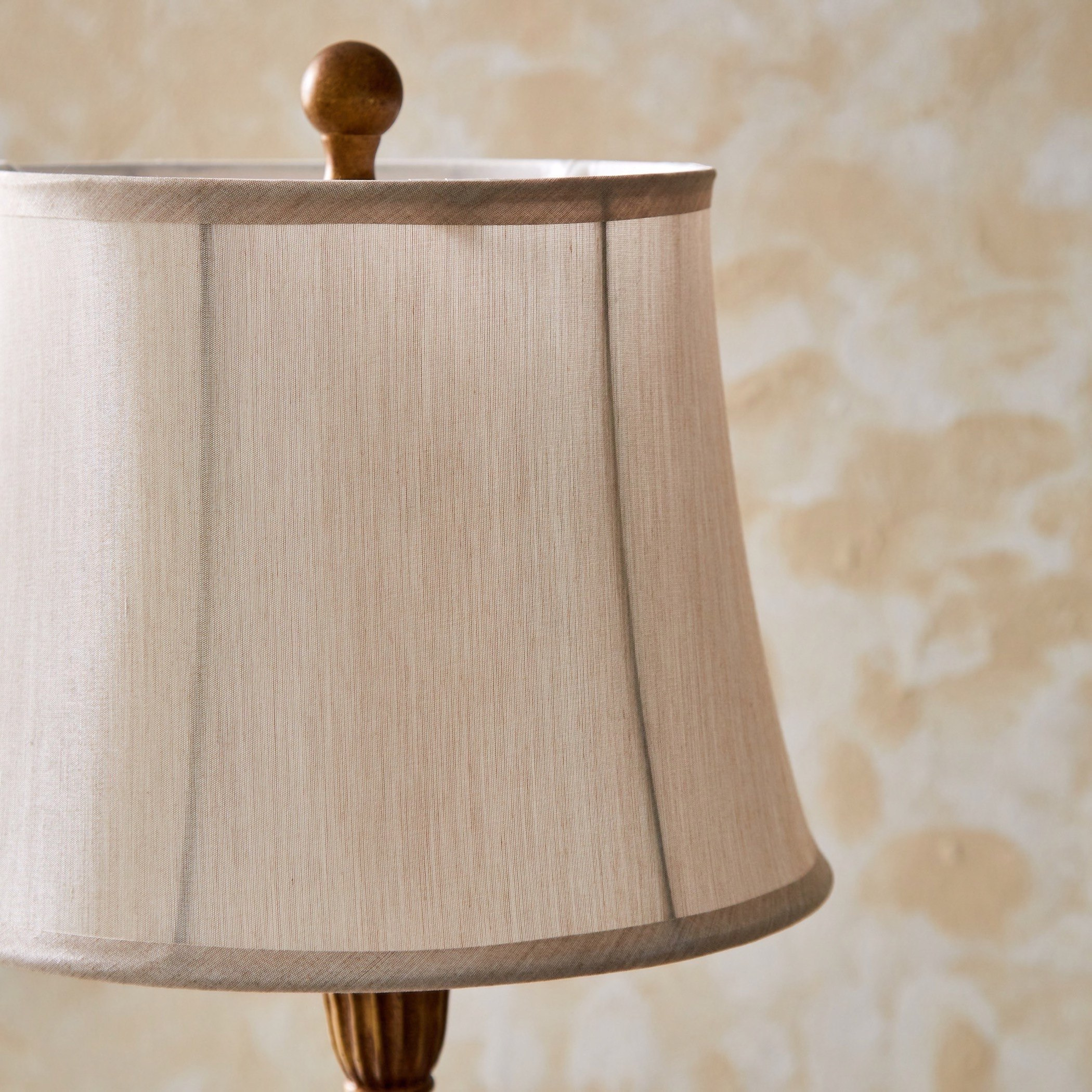 مصباح طاولة بقاعدة كريستال وطابع معتّق من أريانا - 30x30x69 سم-hbxlivingroom-lighting-tablelamps-image-4