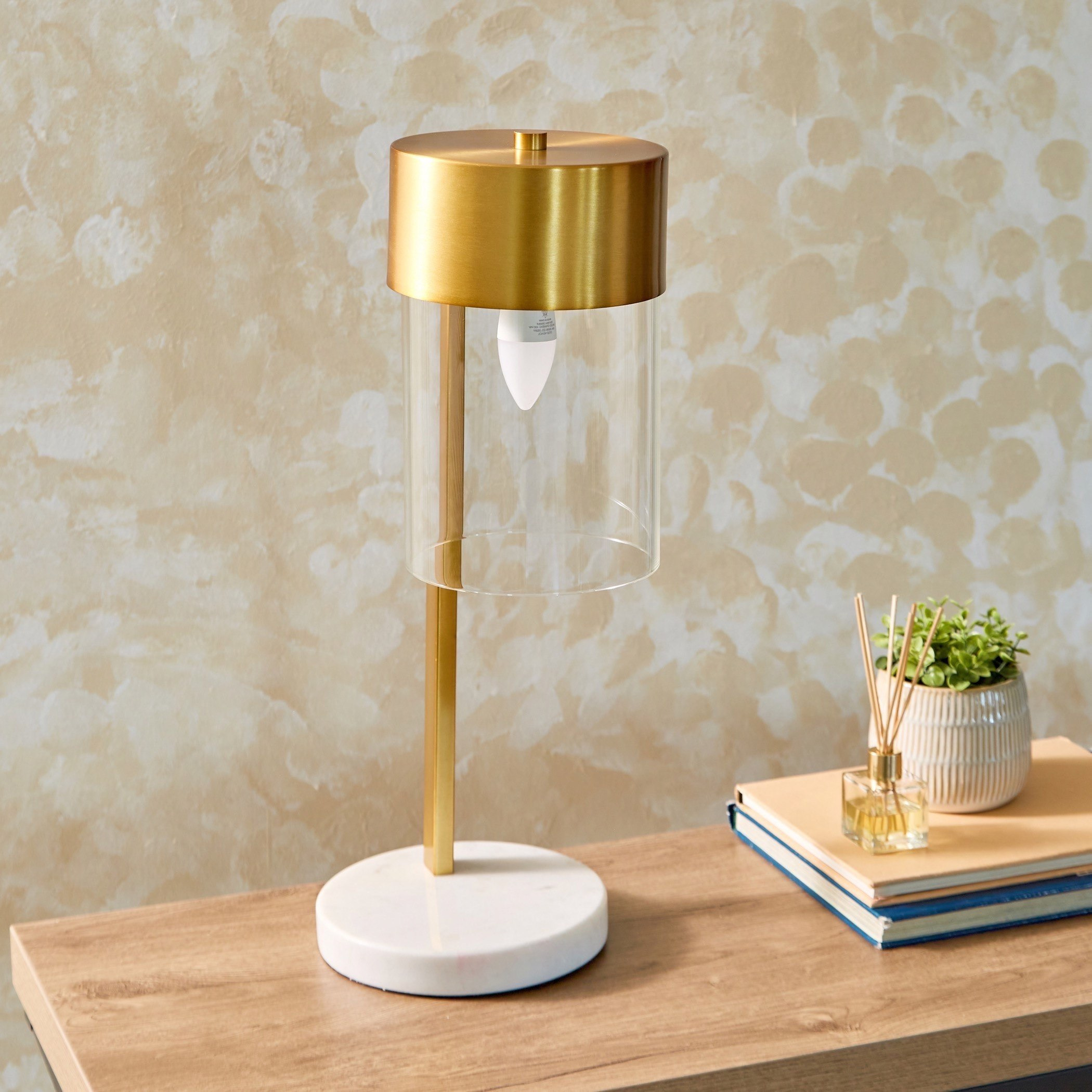 مصباح طاولة معدني بقاعدة سيراميك من أريانا - 40x18x58 سم-hbxlivingroom-lighting-tablelamps-image-1
