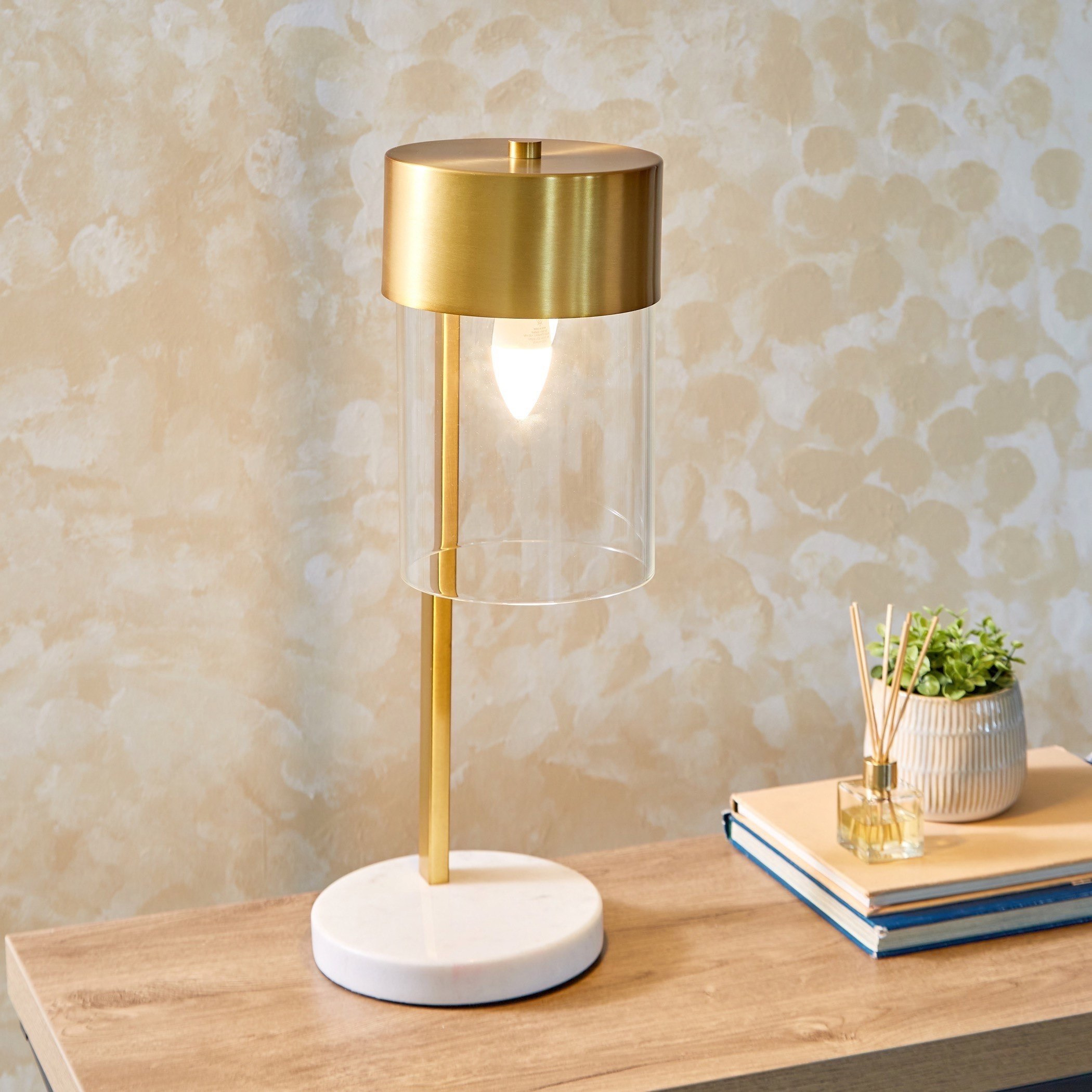 مصباح طاولة معدني بقاعدة سيراميك من أريانا - 40x18x58 سم-hbxlivingroom-lighting-tablelamps-image-2