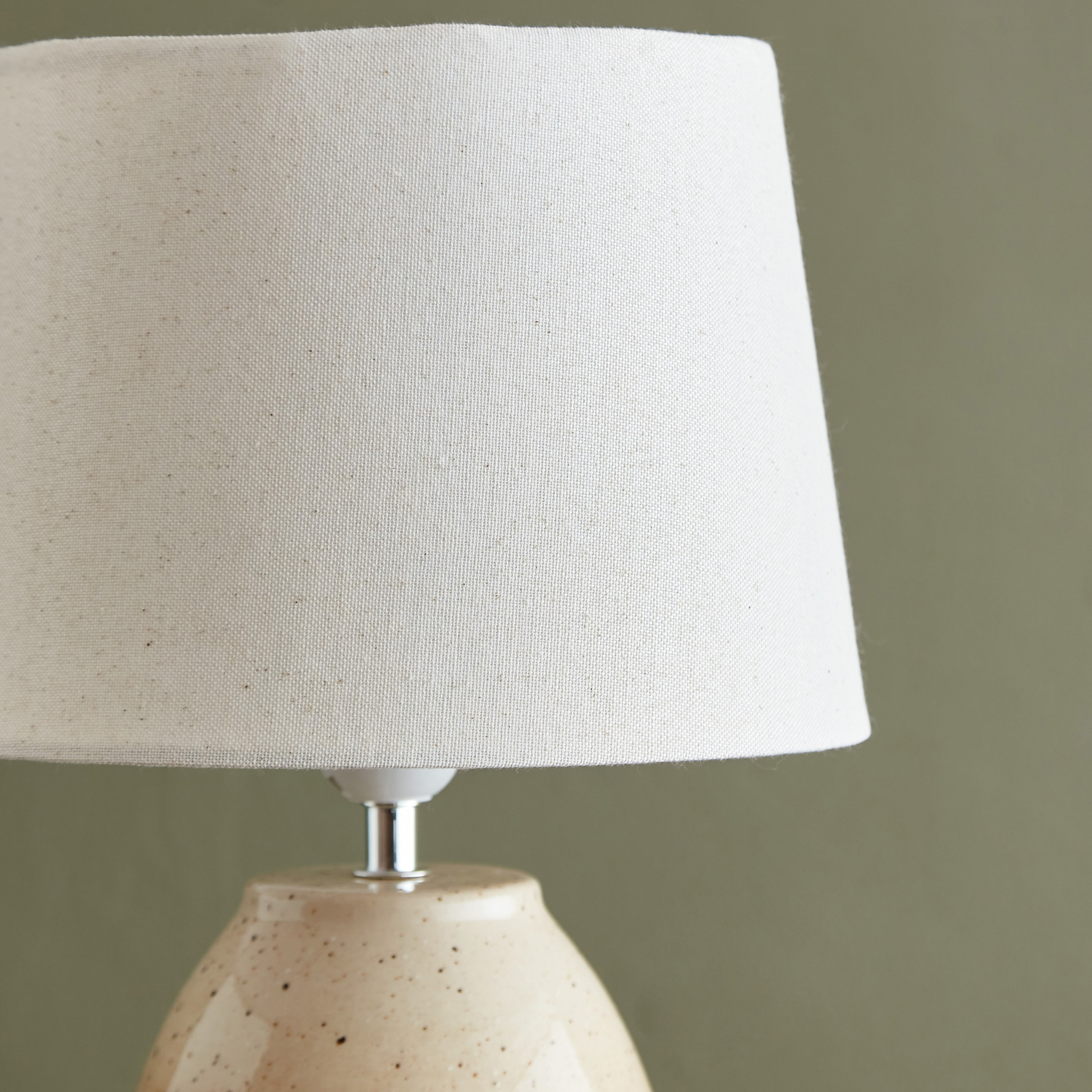 مصباح طاولة سيراميك من زينيا - 25x25x42 سم-hbxlivingroom-lighting-tablelamps-image-3