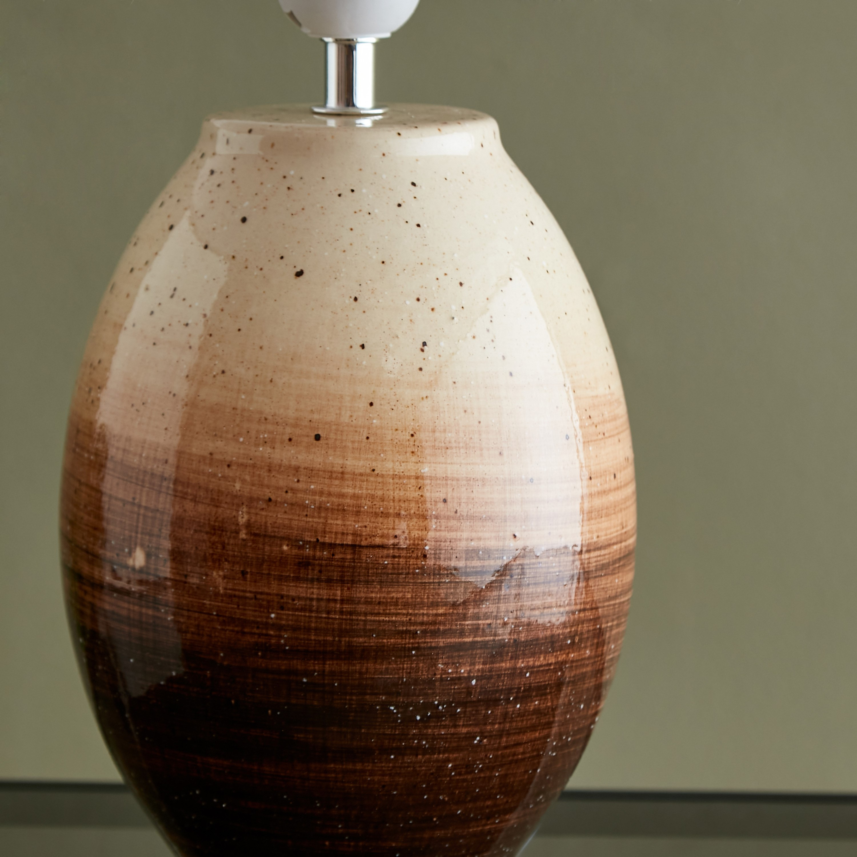 مصباح طاولة سيراميك من زينيا - 25x25x42 سم-hbxlivingroom-lighting-tablelamps-image-4