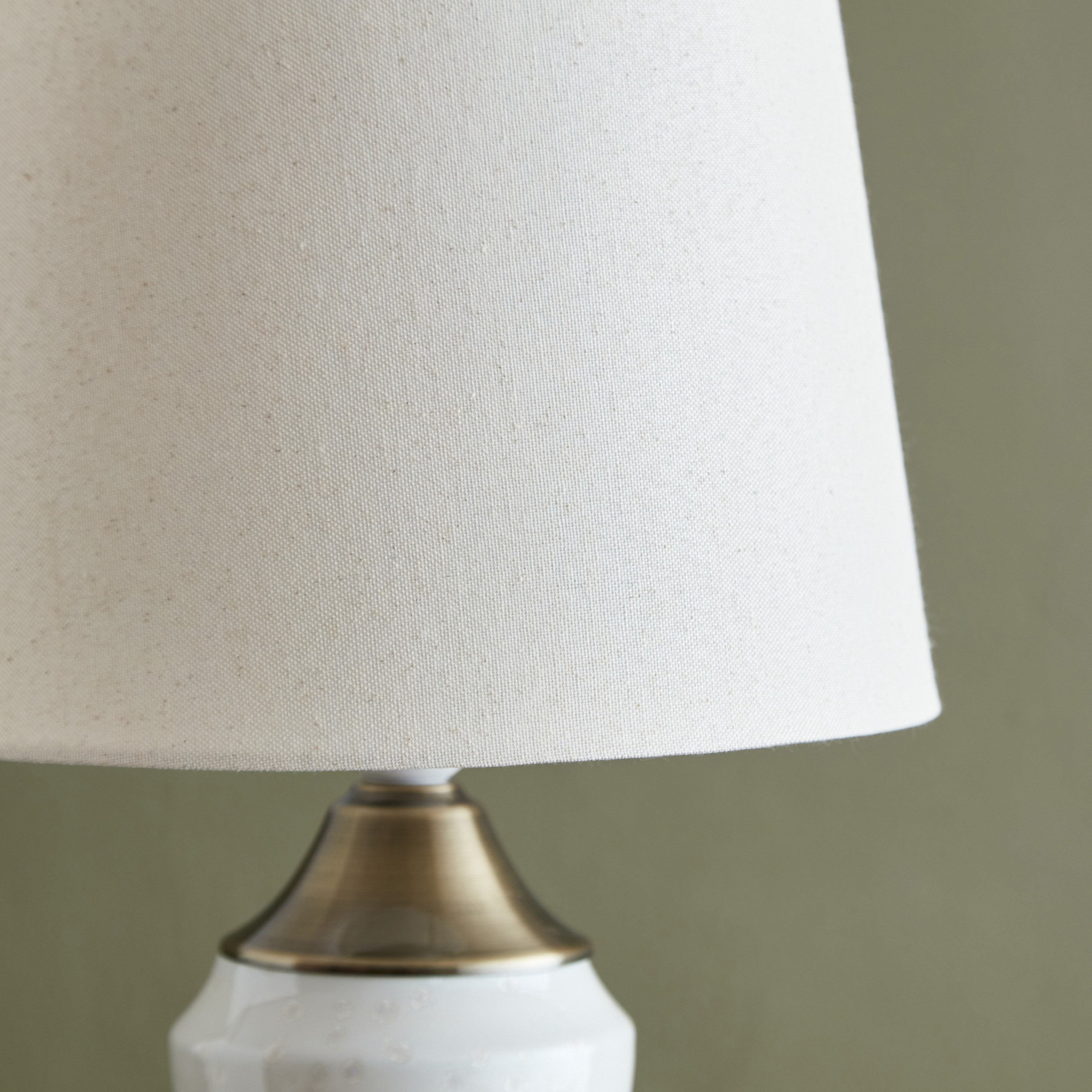 مصباح طاولة سيراميك بقاعدة معدنية من زينيا- 28x28x48 سم-hbxlivingroom-lighting-tablelamps-image-3