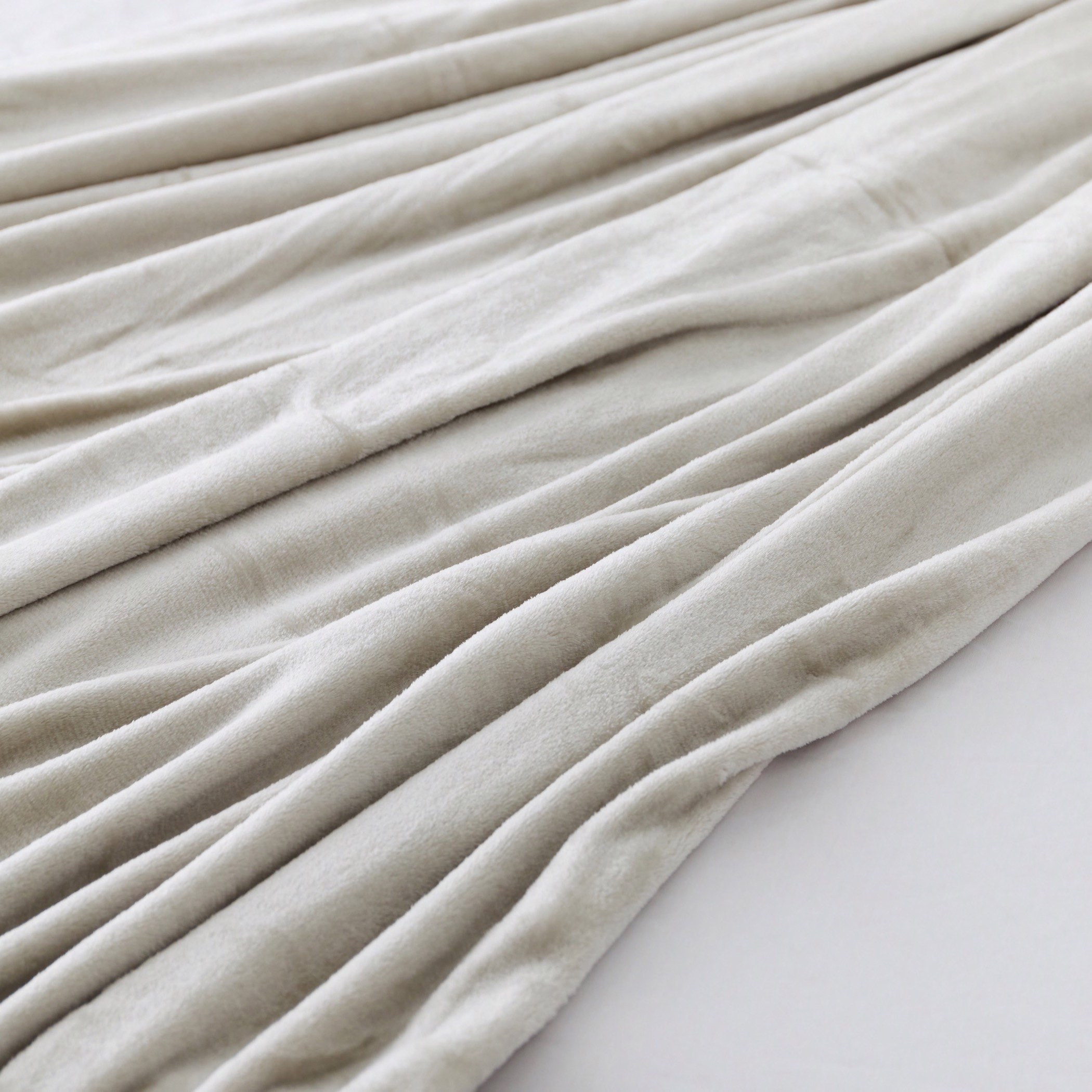 بطانية فلانيل كوين سادة من نوفا - 200x220 سم-hbxhomeware-hbxbedroom-image-3