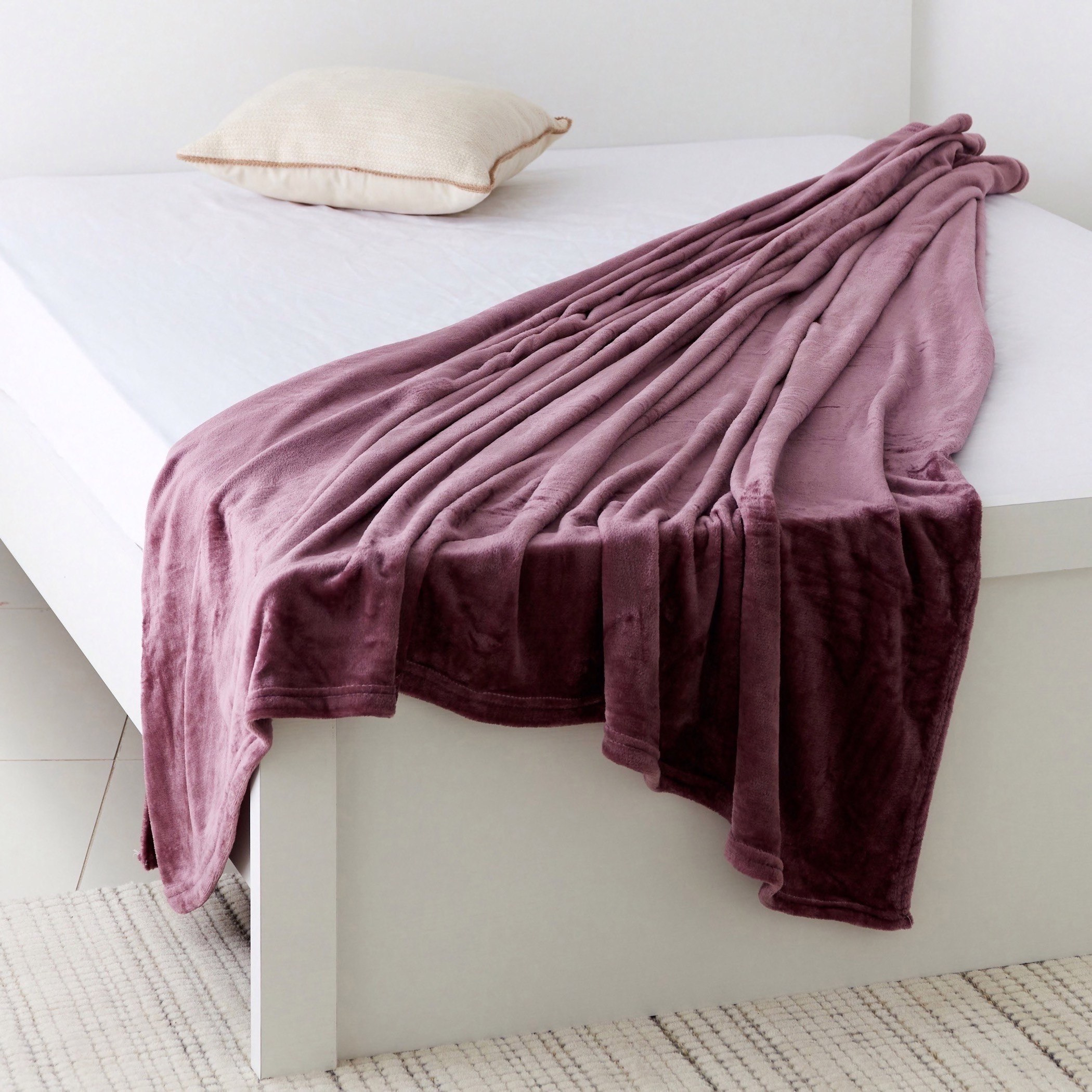Nova Solid Flannel Queen Blanket - 200x220 cm-hbxhomeware-hbxbedroom-image-2