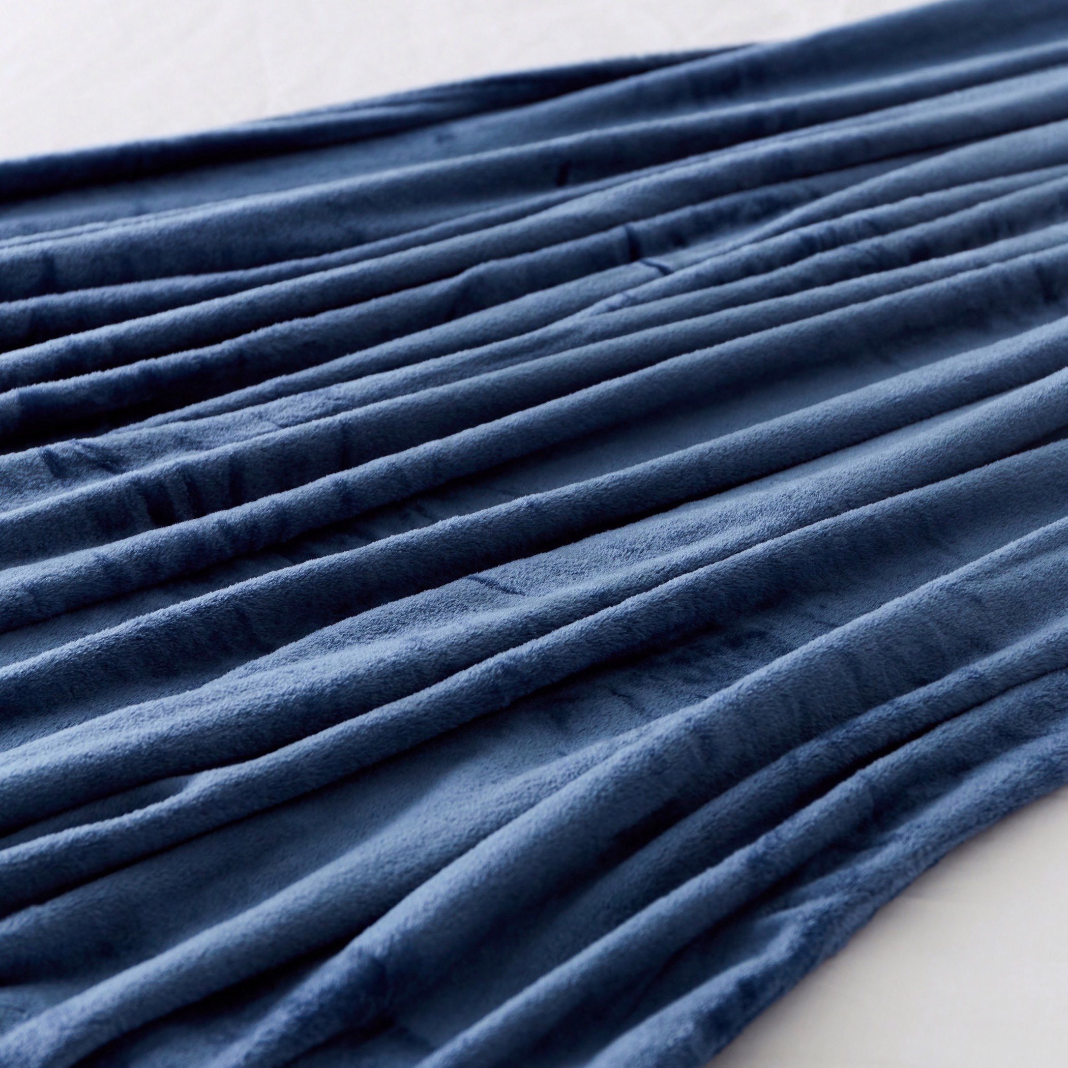 Nova Solid Flannel Twin Blanket - 150x200 cm-hbxhomeware-hbxbedroom-image-3
