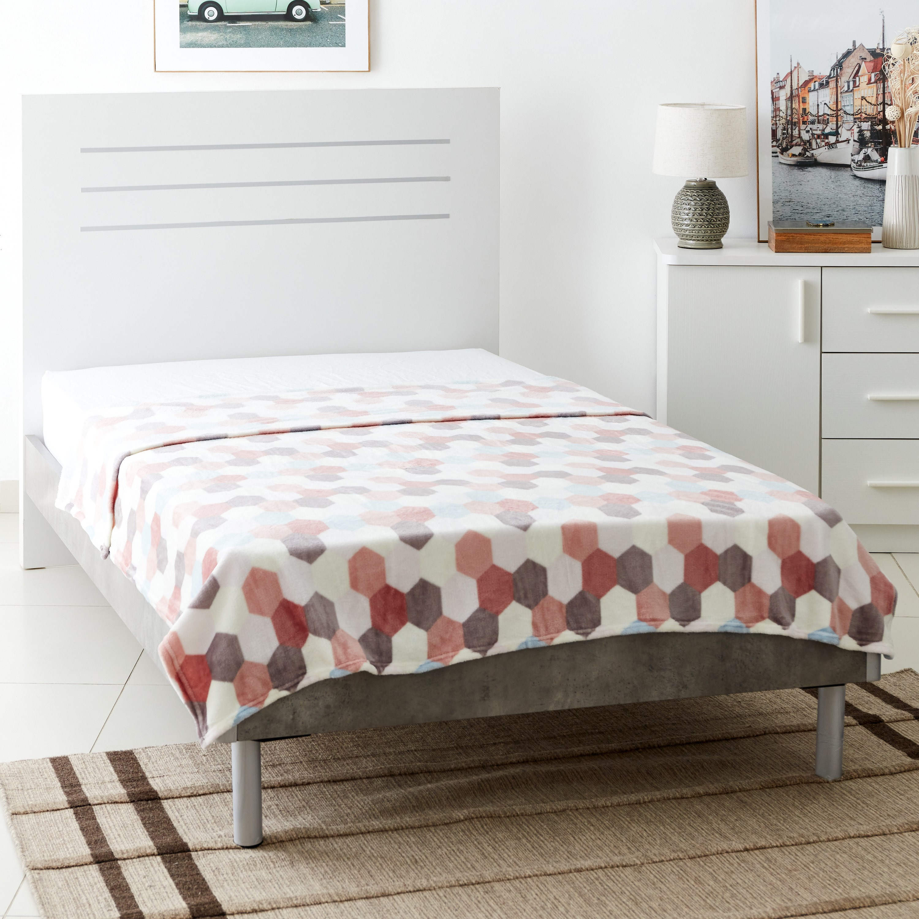 بطانية مزدوجة فلانيل بطبعات سداسية من ماتركيس - 150x200 سم-hbxhomeware-hbxbedroom-image-1