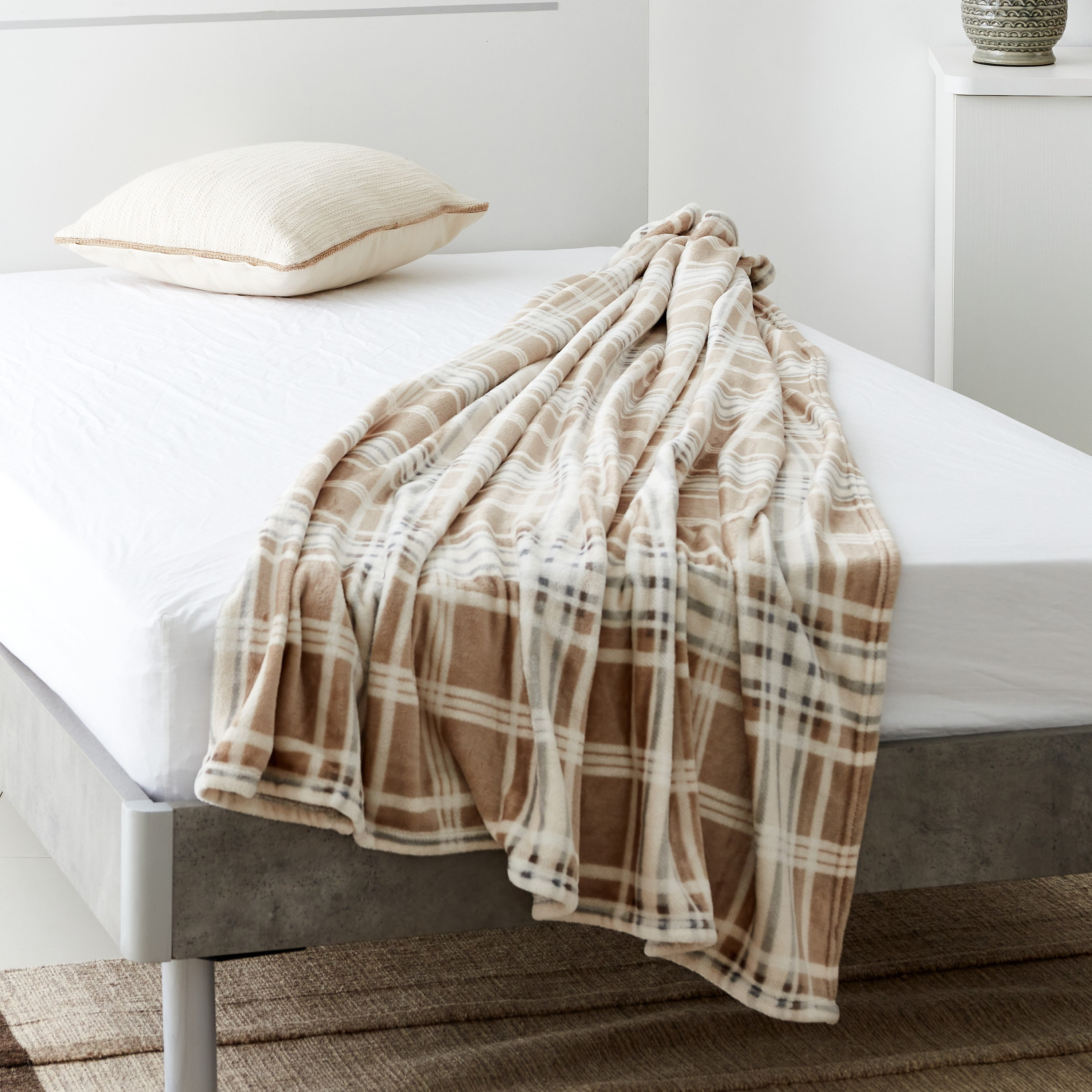 بطانية مزدوجة فلانيل بطبعات كاروهات من ماتركيس - 150x200 سم-hbxhomeware-hbxbedroom-image-2