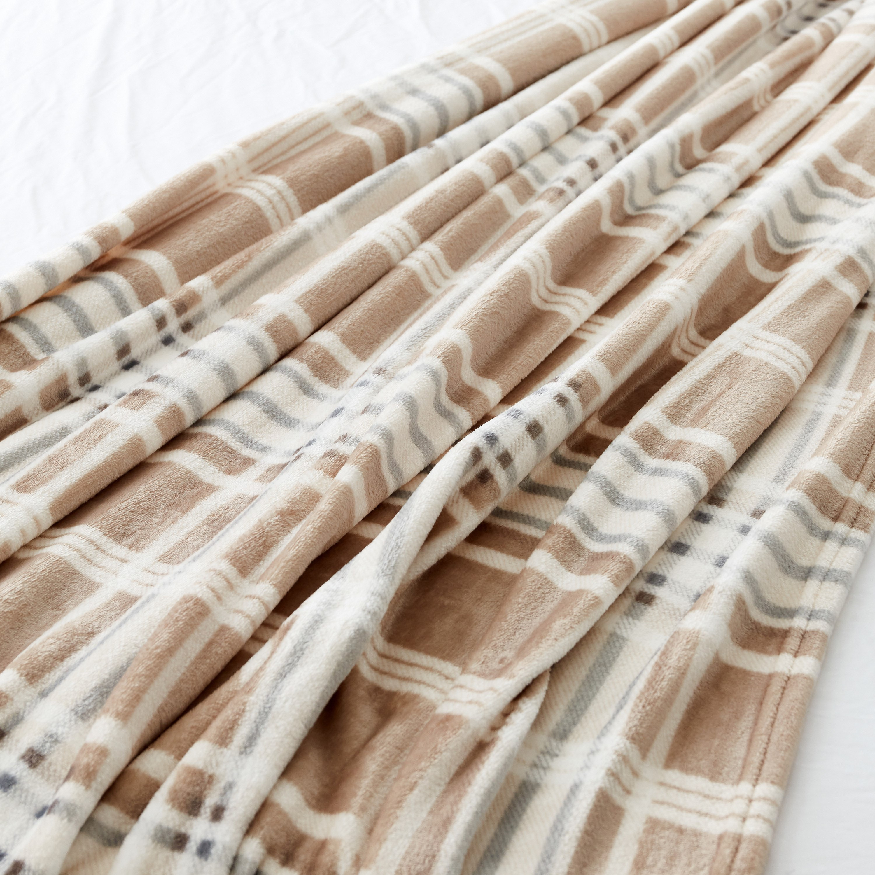 بطانية مزدوجة فلانيل بطبعات كاروهات من ماتركيس - 150x200 سم-hbxhomeware-hbxbedroom-image-3