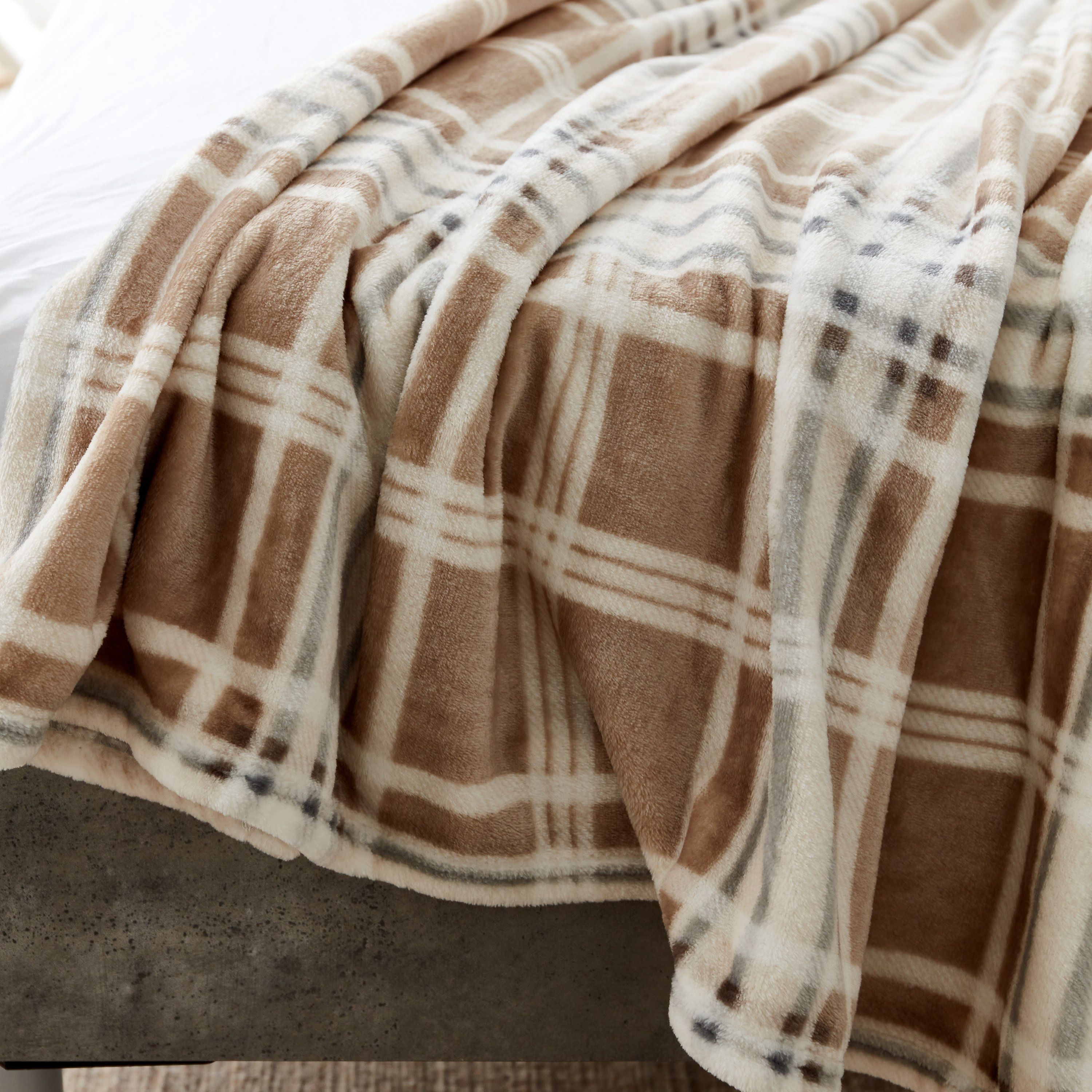 بطانية مزدوجة فلانيل بطبعات كاروهات من ماتركيس - 150x200 سم-hbxhomeware-hbxbedroom-image-4