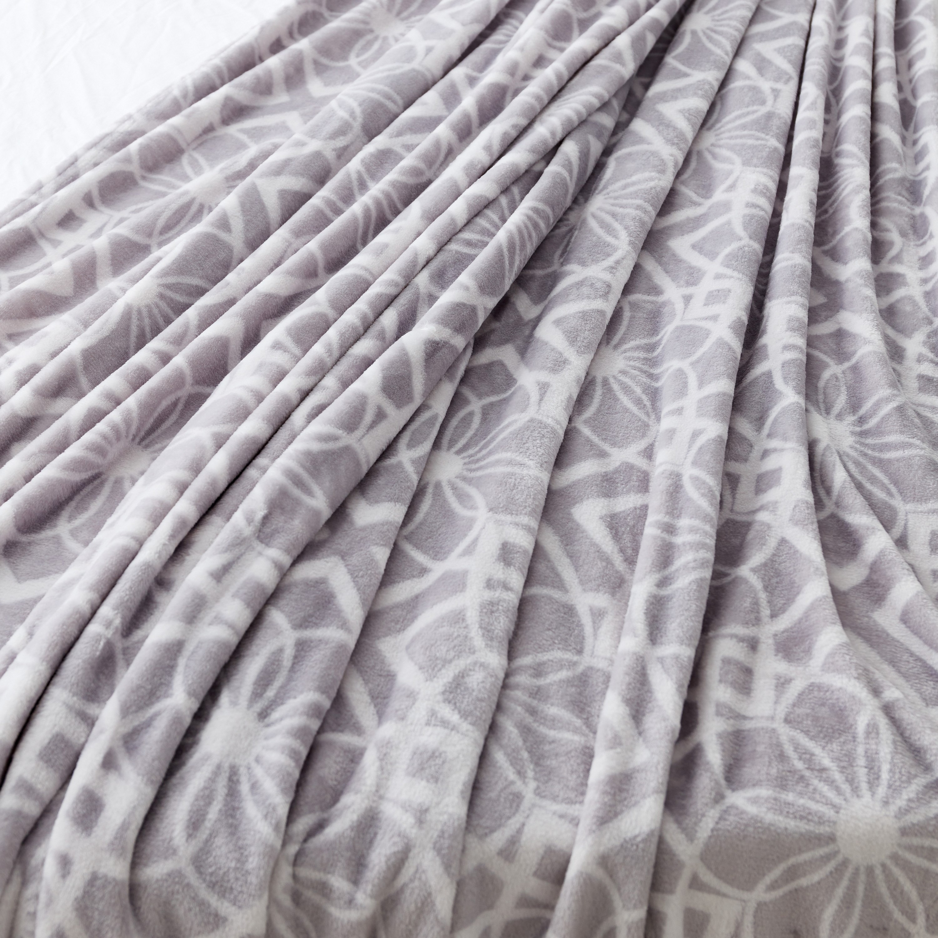 بطانية فلانيل مزدوجة بطبعات من ماتريكس - 150x200 سم-hbxhomeware-hbxbedroom-image-3