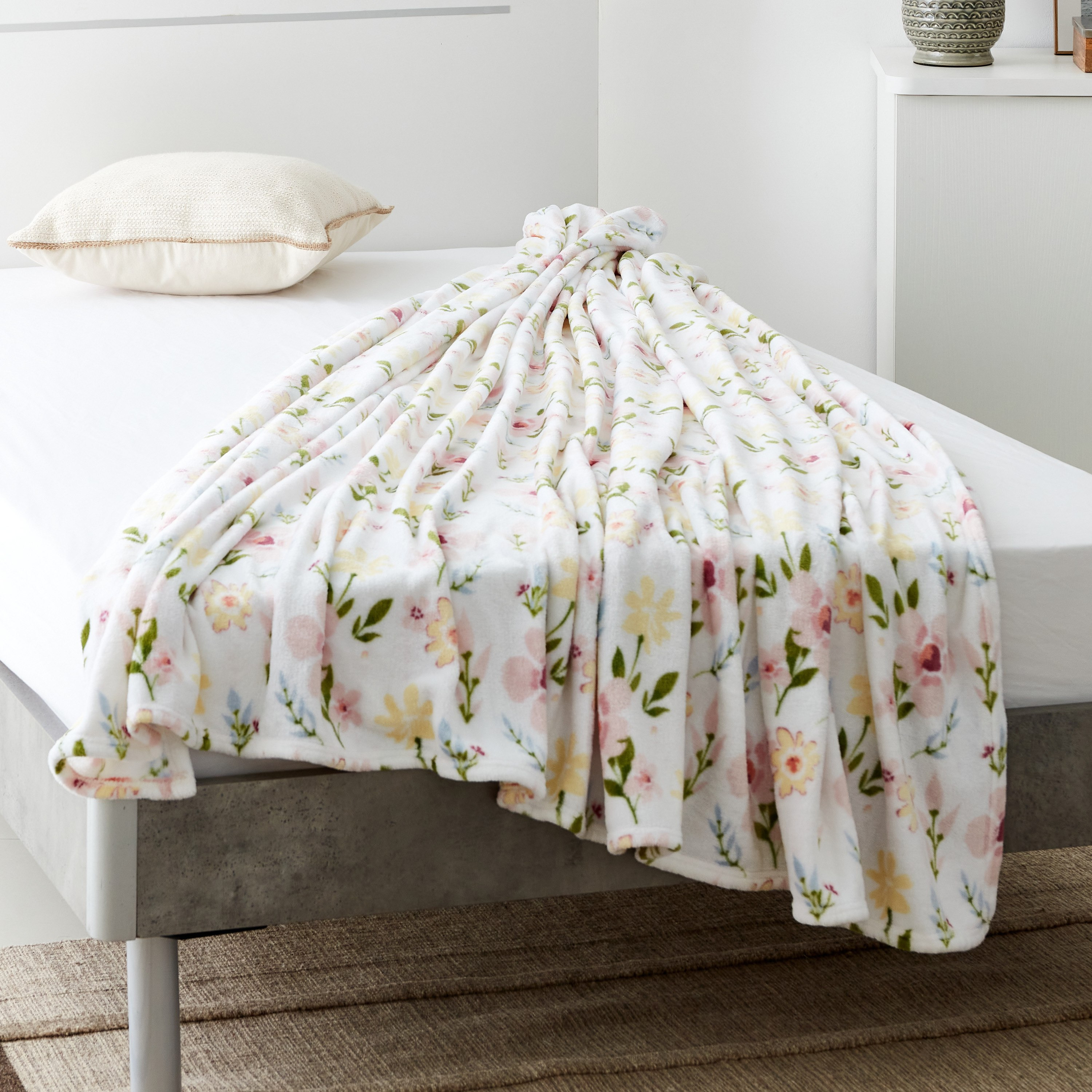 Matrix Fiona Printed Flannel Twin Blanket - 150x200 cm-hbxhomeware-hbxbedroom-image-2