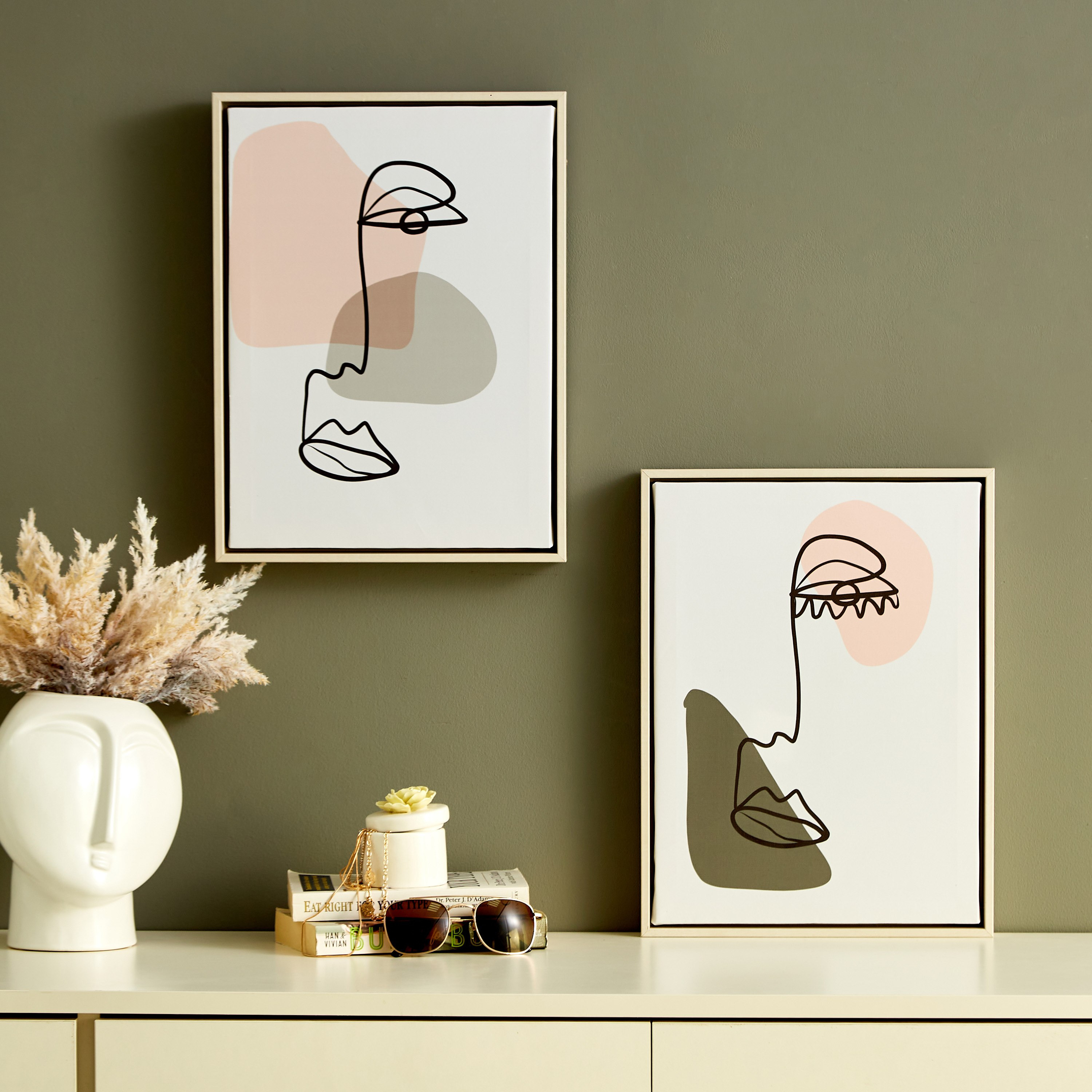 طقم صور مؤطر قماشي بتصميم وجه قطعتين من آيرين - 30x4x40 سم-hbxhomeware-hbxdecorandfurnishings-image-1
