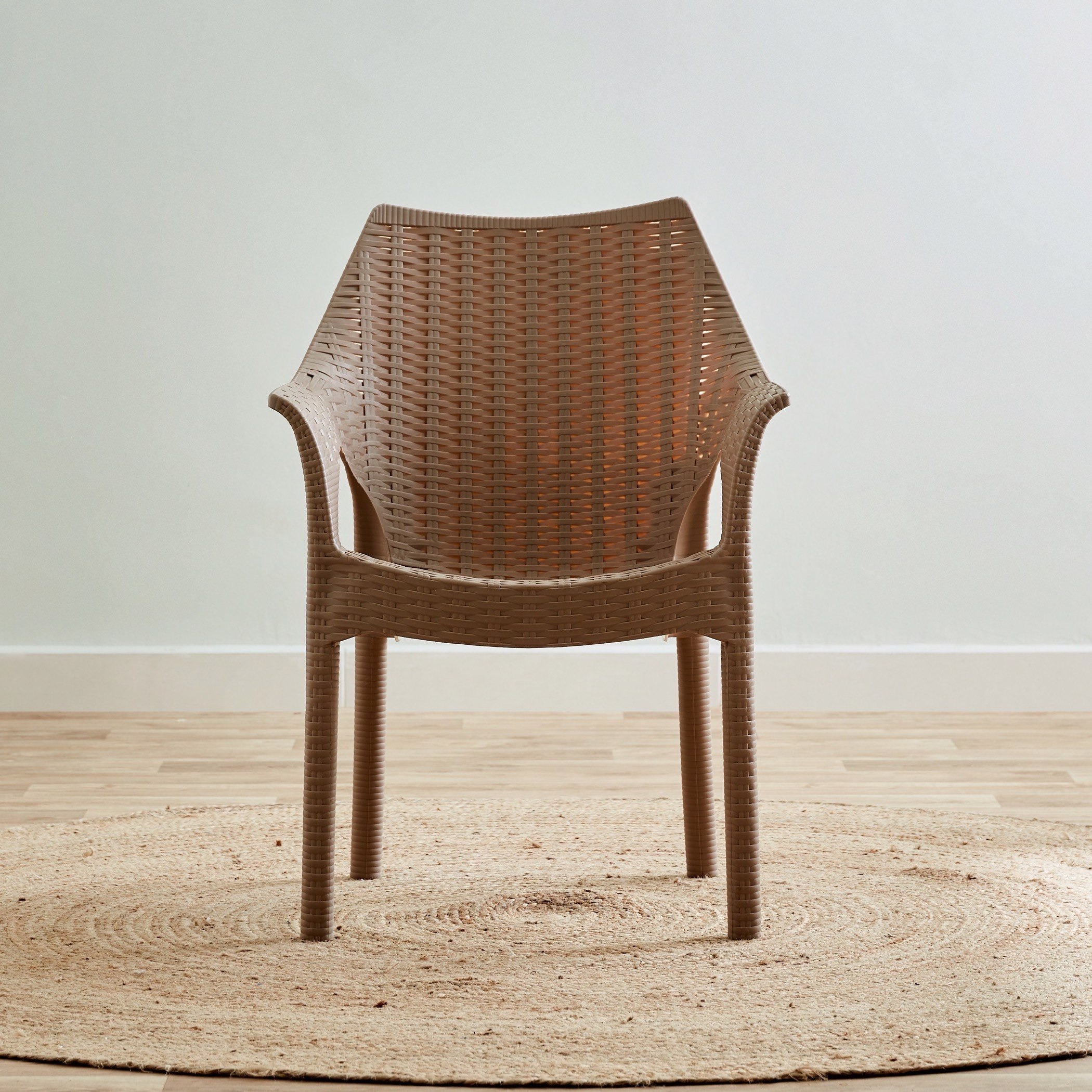 كرسي بمساند ذراعين للجلسات الخارجية من فيرا تيسيو-hbxfurniture-outdoor-swingsandchairs-image-2