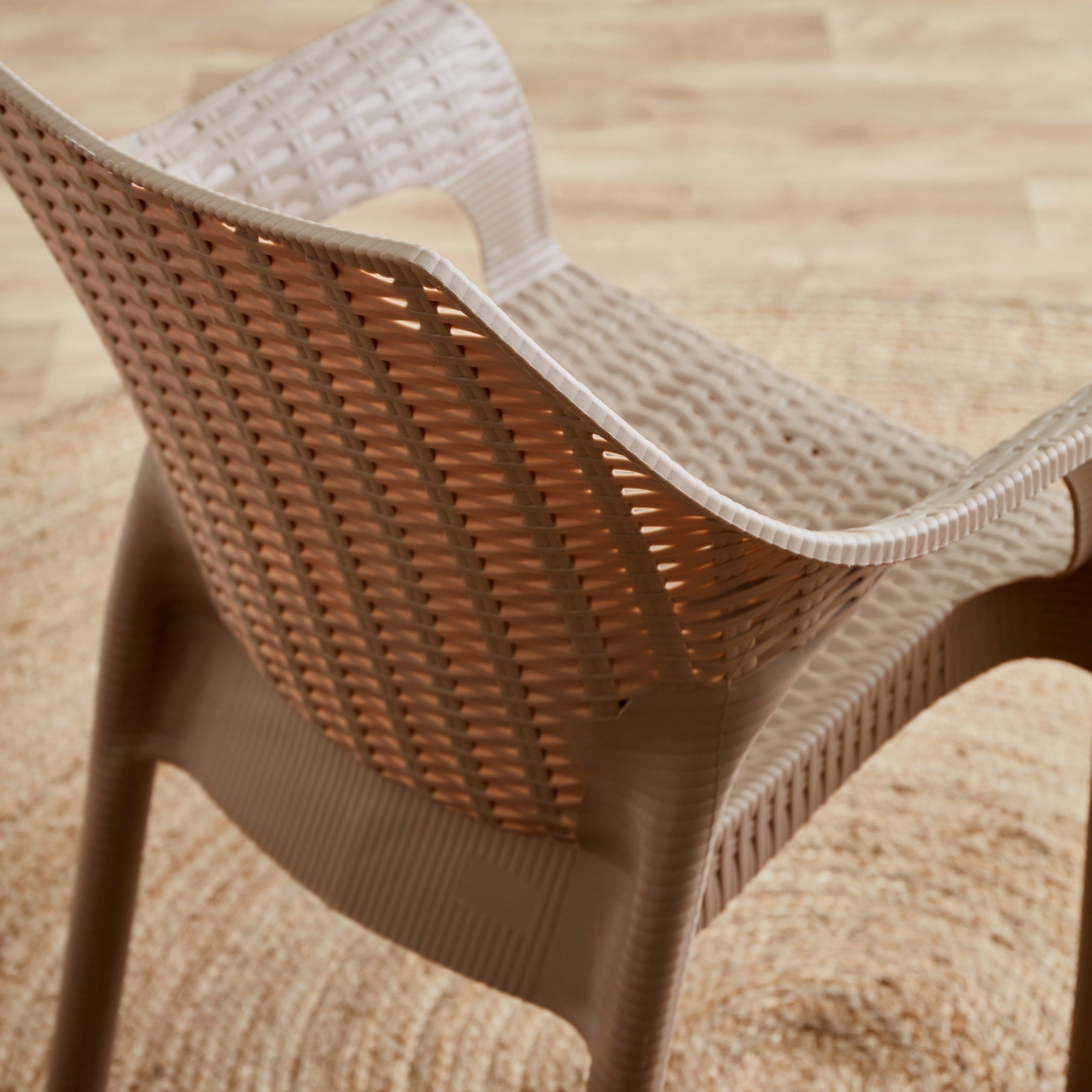 كرسي بمساند ذراعين للجلسات الخارجية من فيرا تيسيو-hbxfurniture-outdoor-swingsandchairs-image-5
