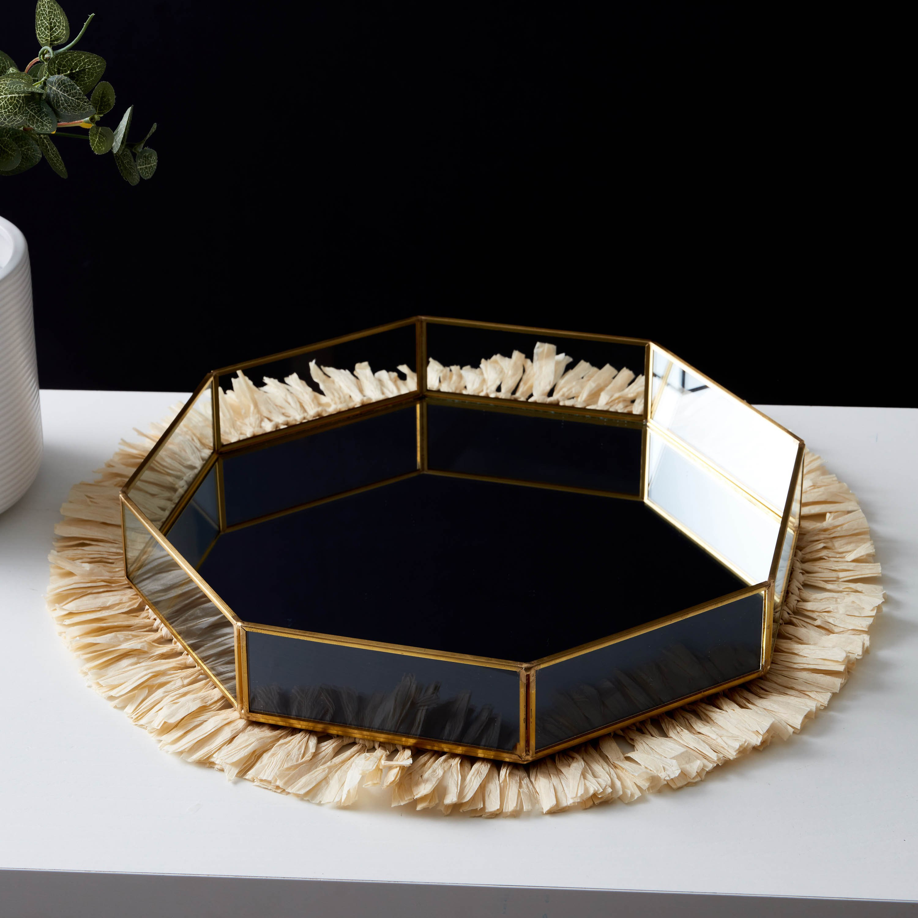 صينية مرآة زجاجية ثمانية الأضلاع من فيريتي - 31x31x5 سم-hbxhomeware-hbxdecorandfurnishings-image-2
