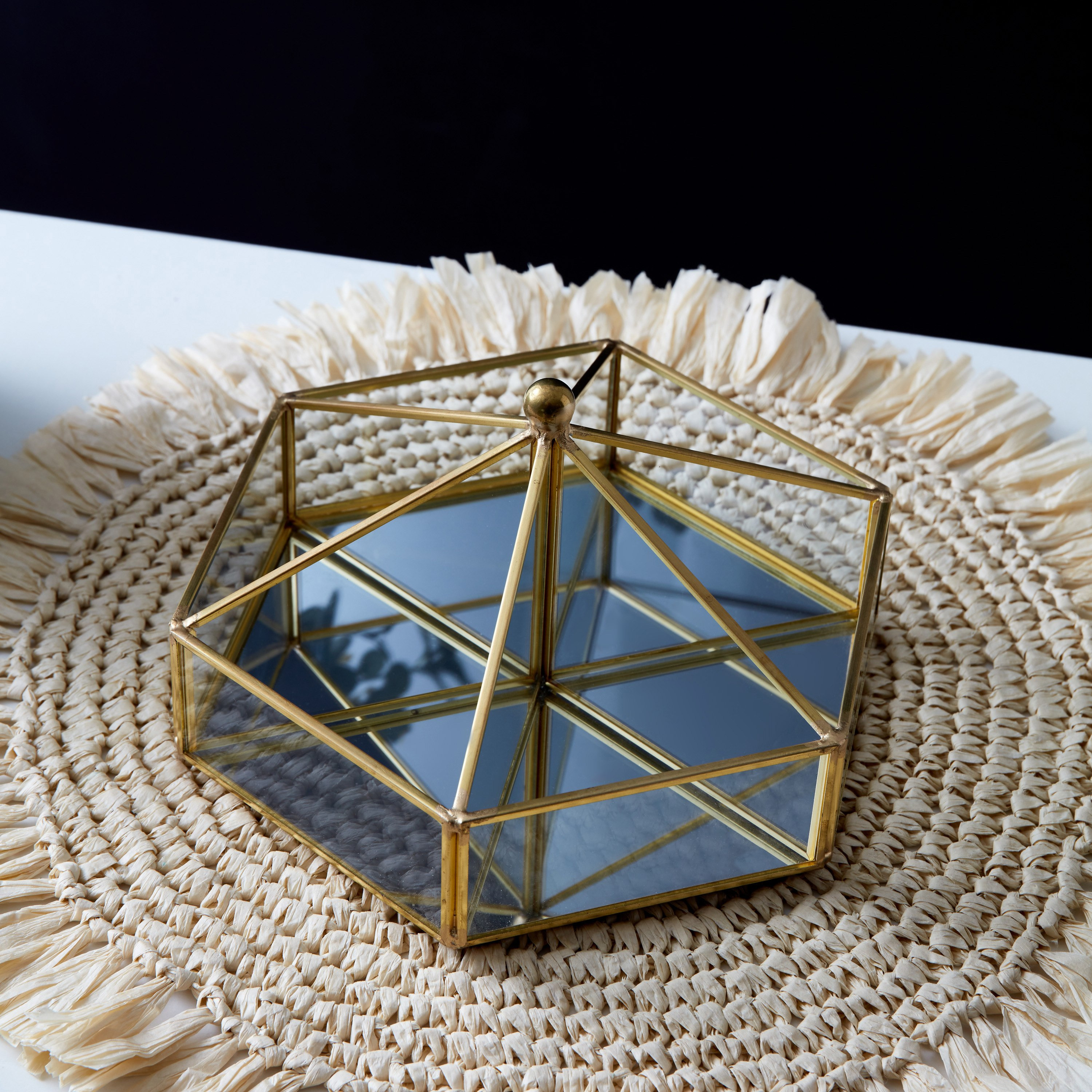 صندوق زجاجي معدني من فيريتي - 10x18x18 سم-hbxhomeware-homedecor-figurinesandornaments-image-2