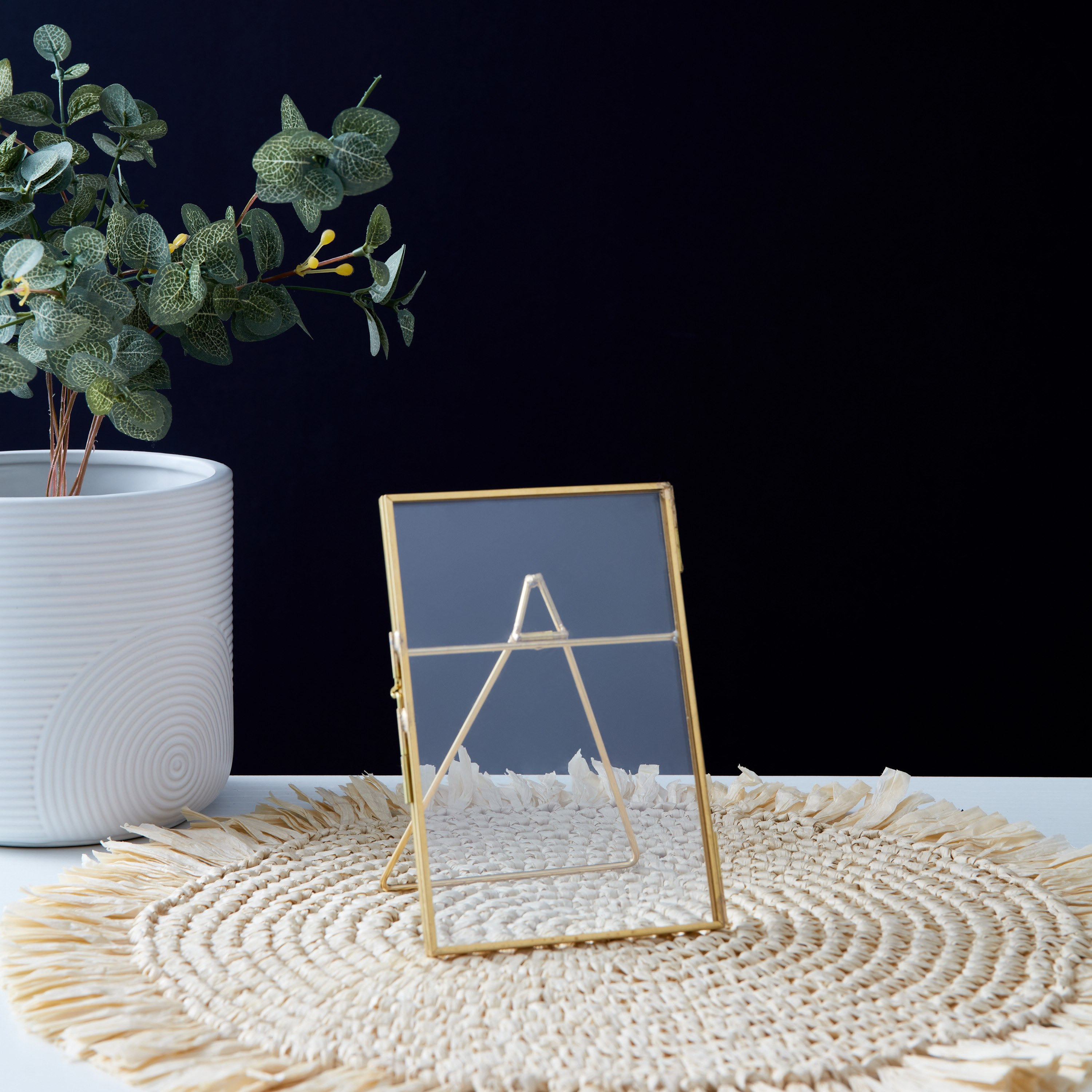 برواز صور بإطار معدني من فيرتي - 15×10×3 سم-hbxbedroom-decorandaccessories-photoframes-image-1