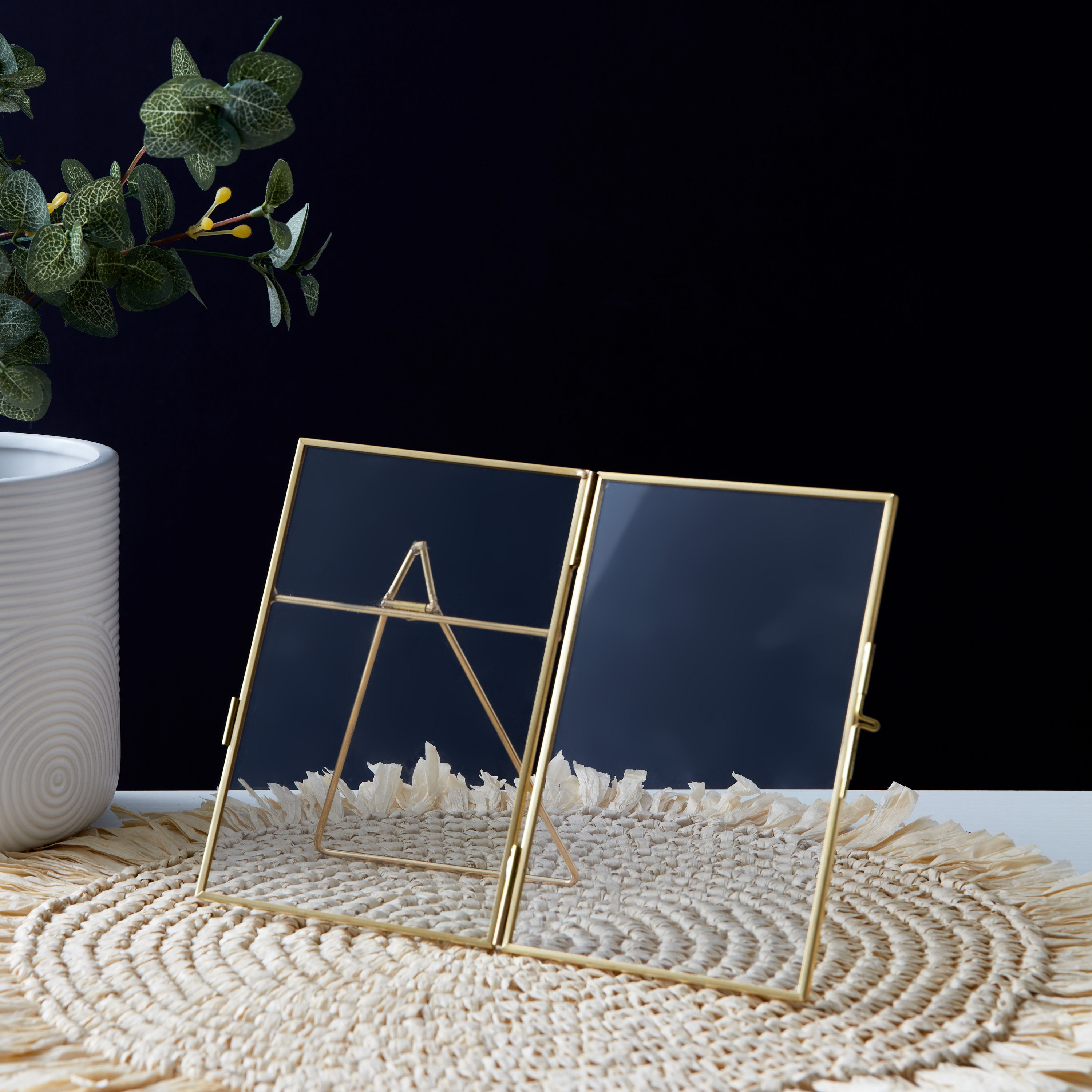 برواز صور بإطار معدني من فيرتي - 15×10×3 سم-hbxbedroom-decorandaccessories-photoframes-image-2
