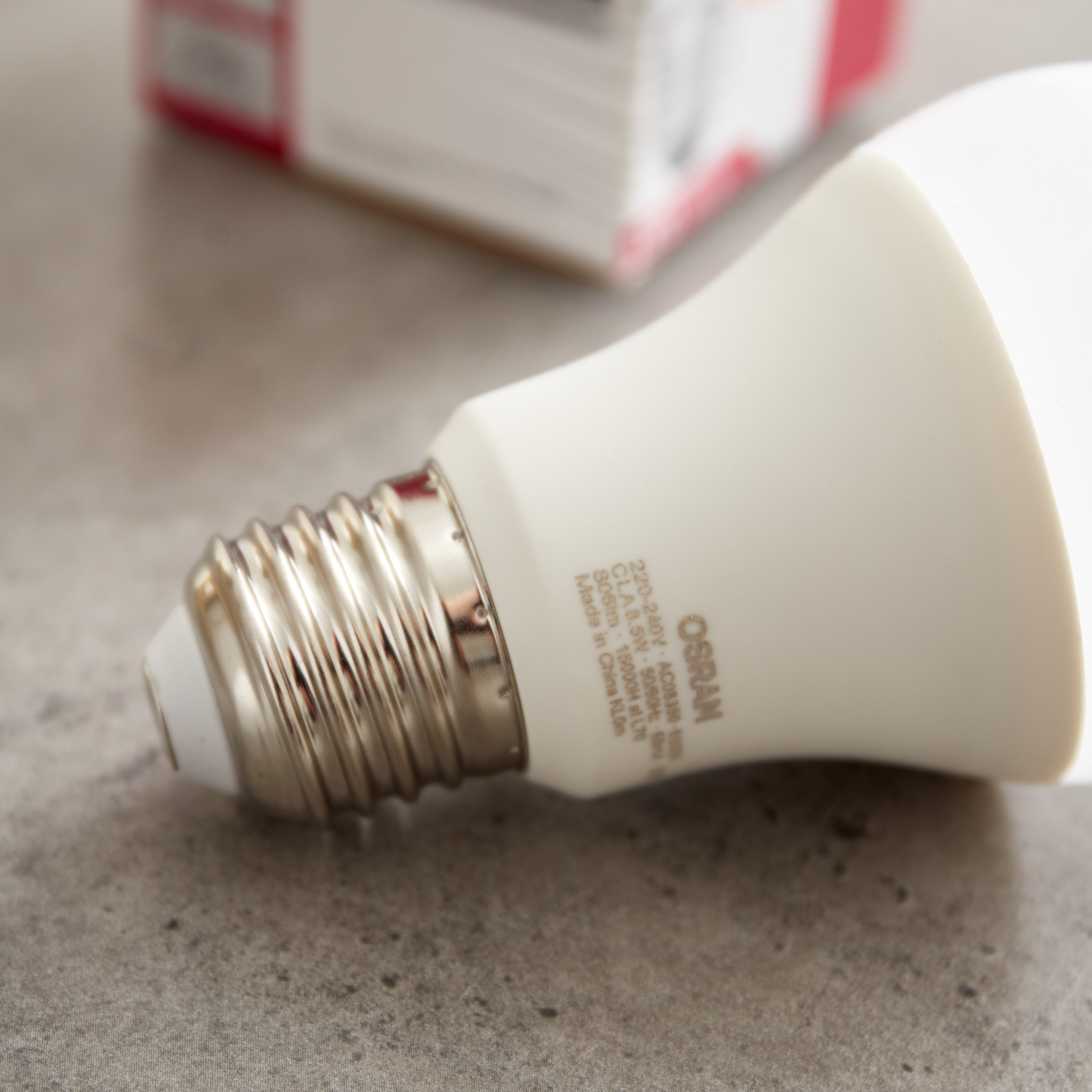 لمبة إل إي دي مستديرة معتّمة من أوسرام - E27 8.5 W إضاءة نهارية هادئة-PROMO_HB_AE_B1G1_250925-image-2