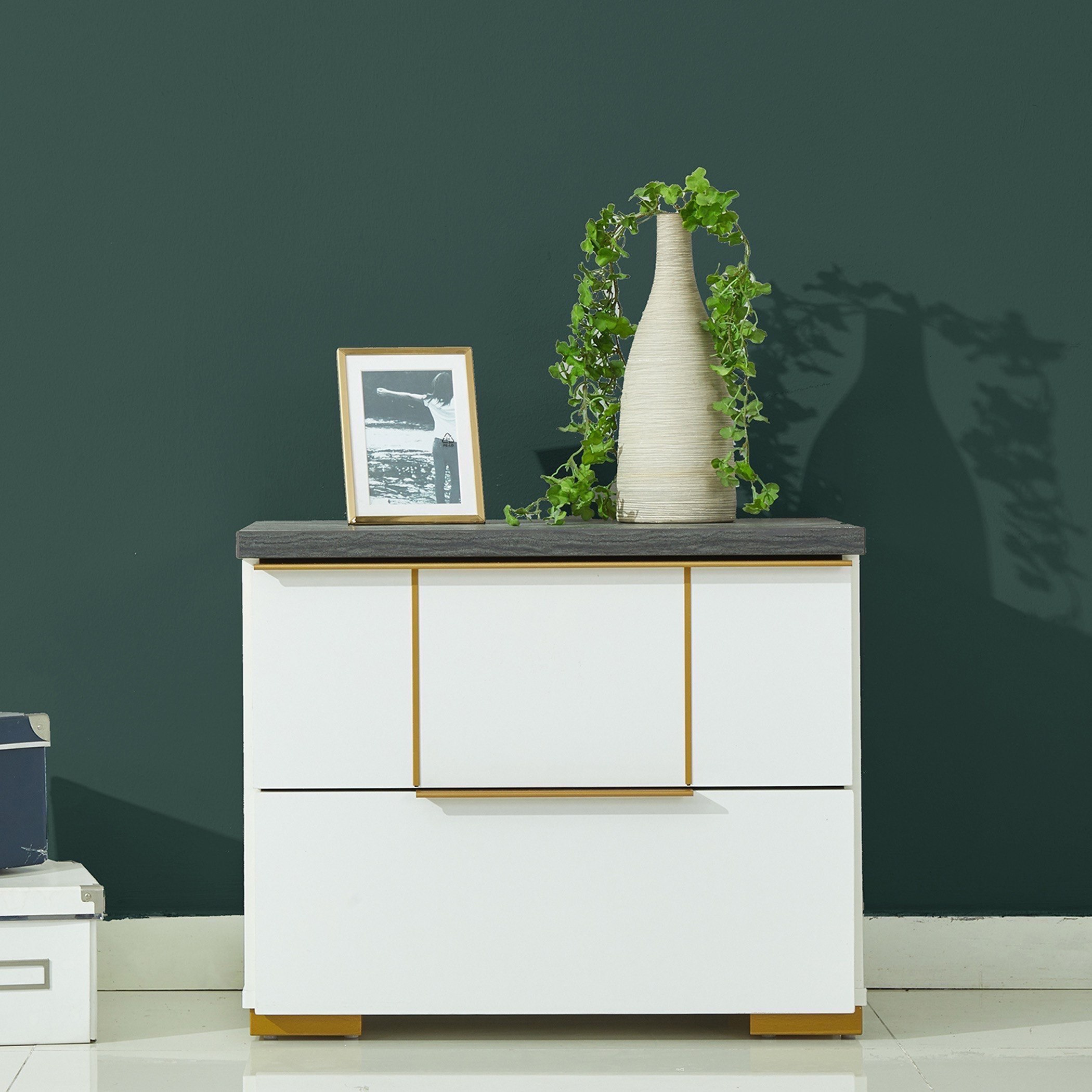 طاولة جانبية بدرجين من فوندي-hbxkidsandyouth-nightstands-image-1