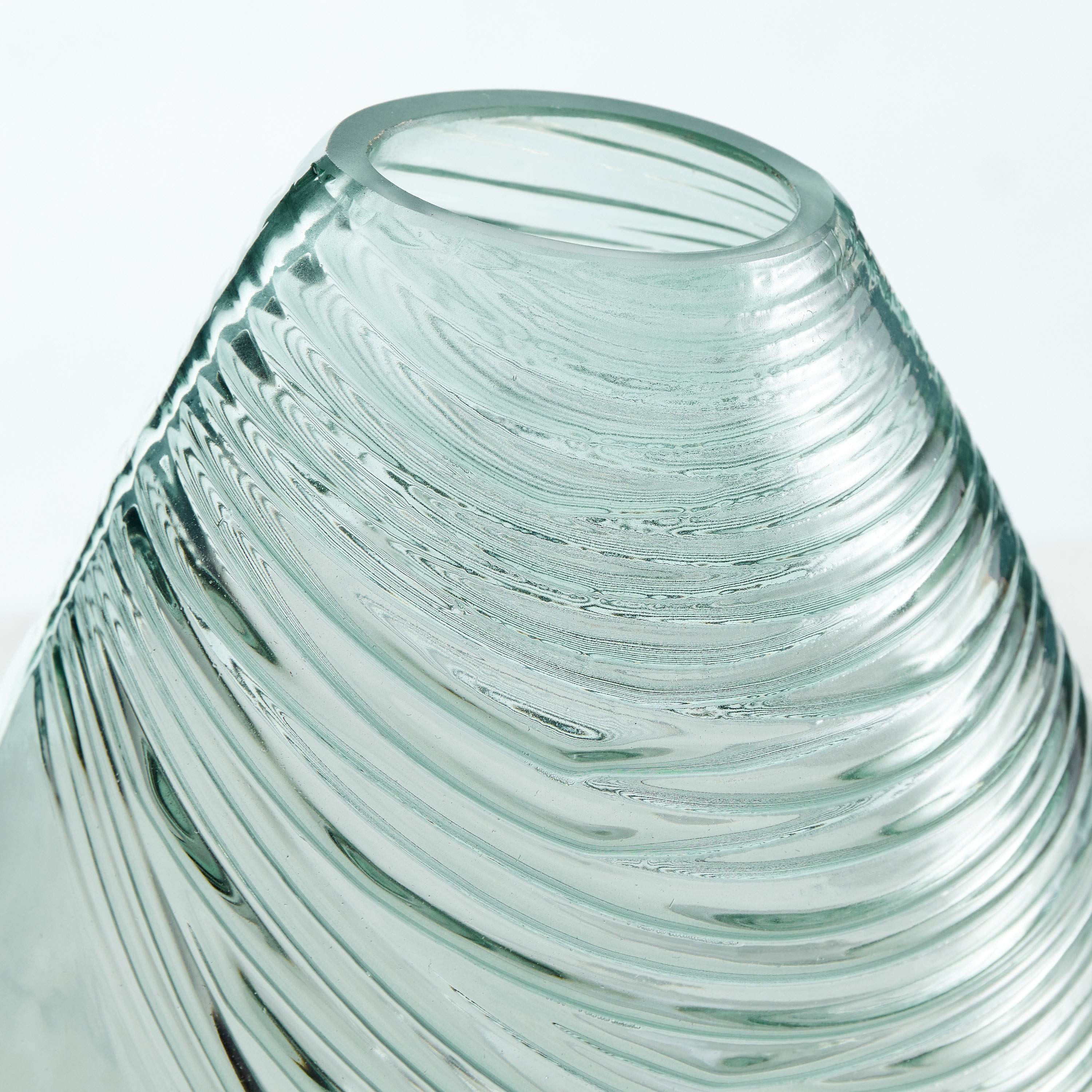 مزهرية مخروطية عضوية زجاج من موف - 22.5x6.4x17 سم-hbxbedroom-decorandaccessories-vases-image-3