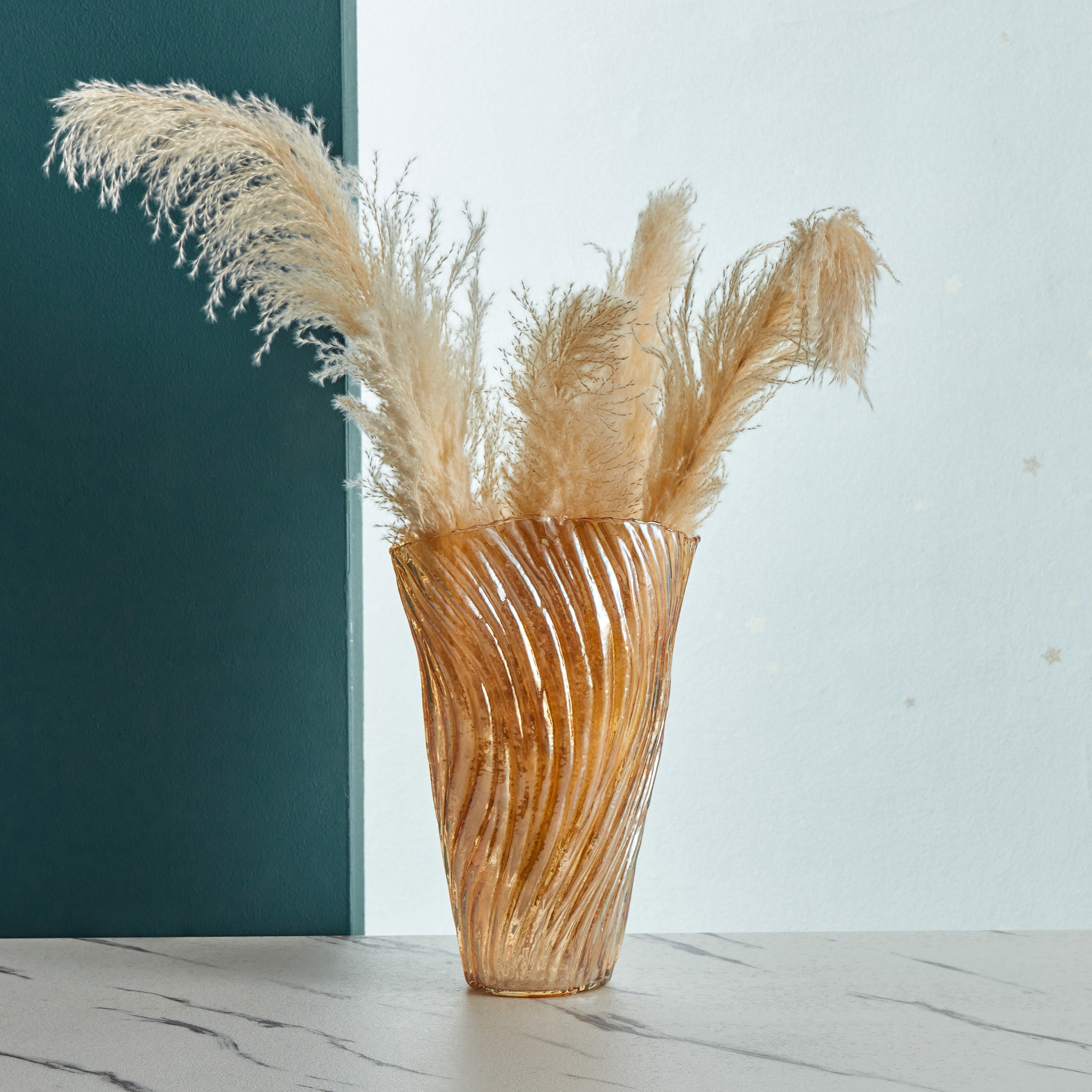 مزهرية مضلعة عضوية زجاج من موف - 22x15x35 سم-hbxbedroom-decorandaccessories-vases-image-1