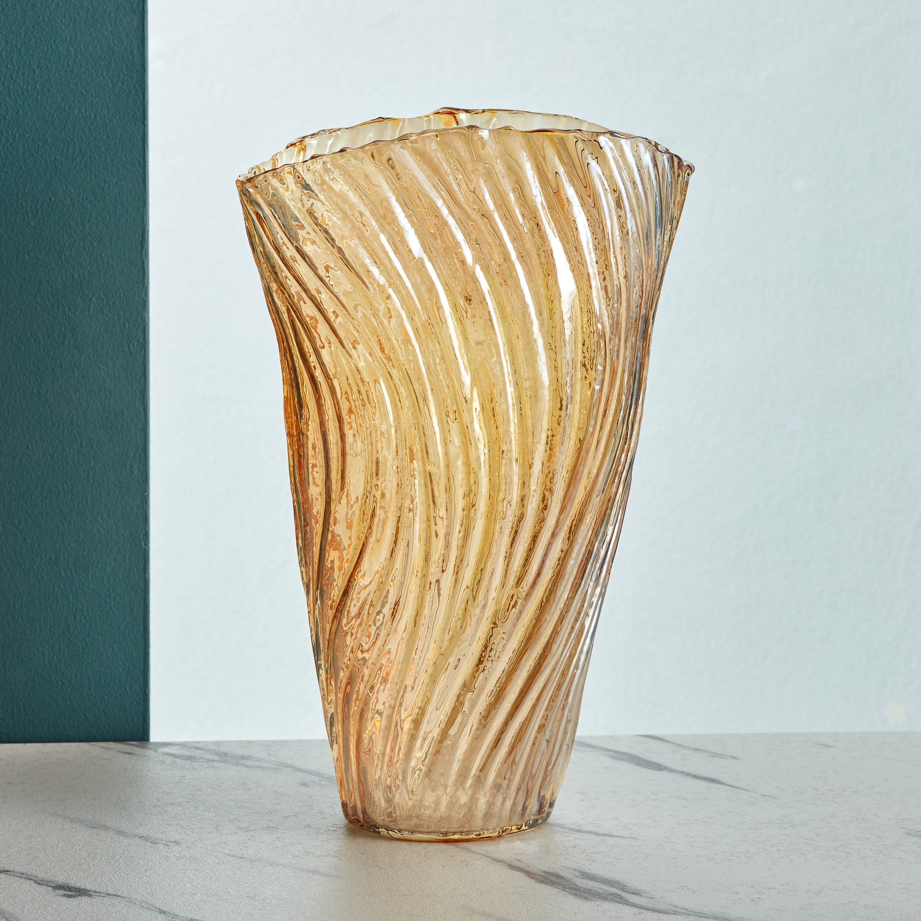 مزهرية مضلعة عضوية زجاج من موف - 22x15x35 سم-hbxbedroom-decorandaccessories-vases-image-2