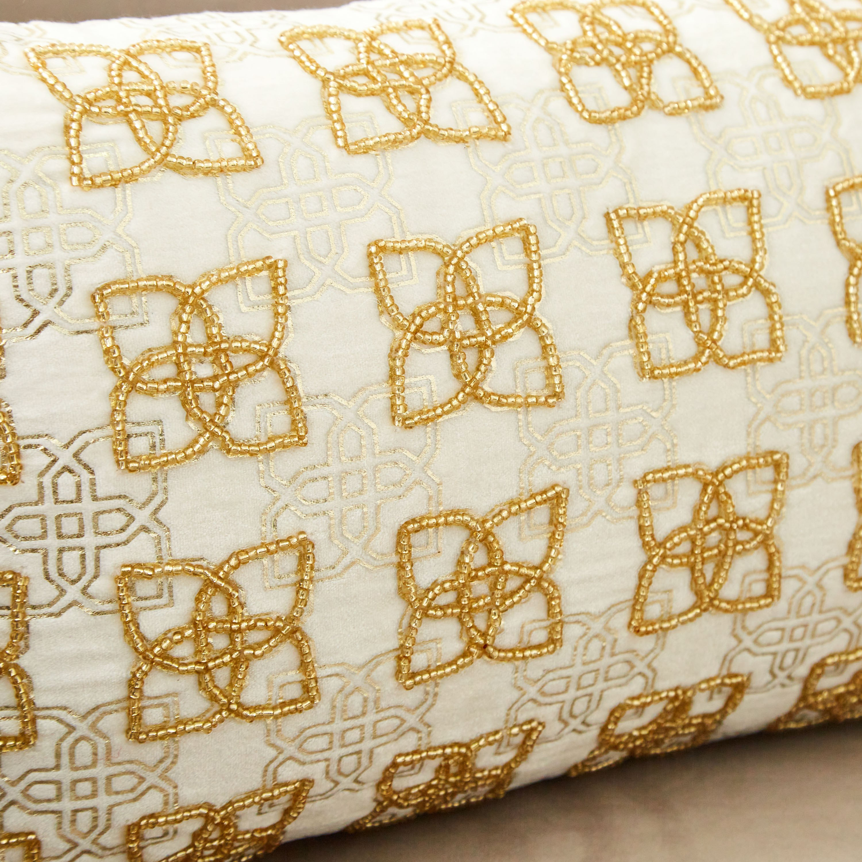 وسادة محشوة مخملية مطرزة نادين من بترا - 30x50 سم-hbxlivingroom-furnishings-cushionsandcovers-filledcushions-image-2