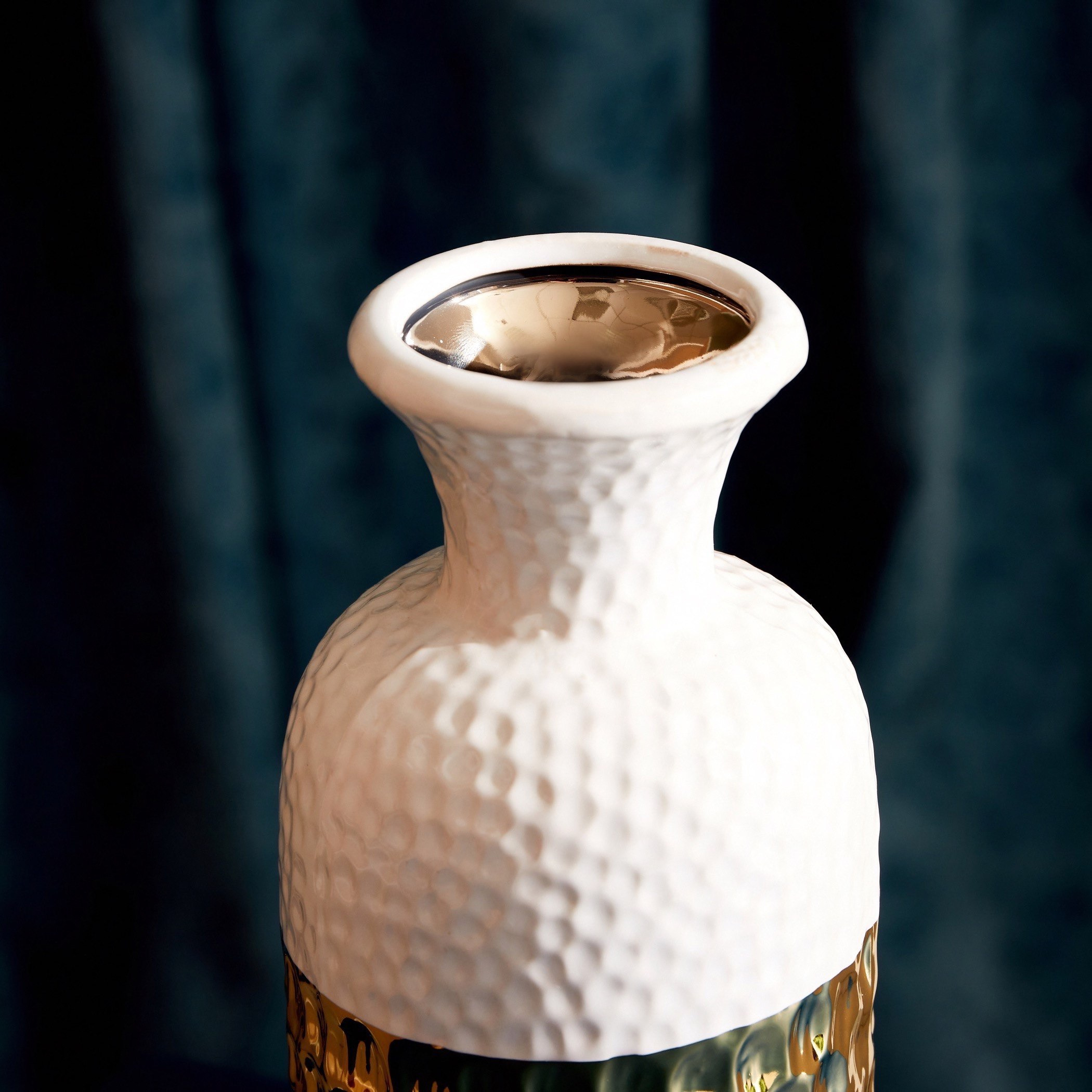 مزهرية سيراميك صغيرة بارزة الملمس من توباز - 10x10x30 سم-hbxhomeware-hbxdecorandfurnishings-image-3