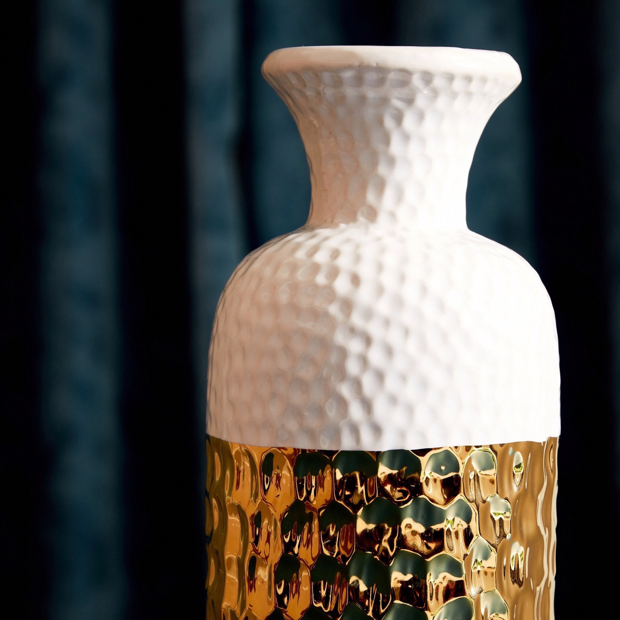 مزهرية سيراميك صغيرة بارزة الملمس من توباز - 10x10x30 سم-hbxhomeware-hbxdecorandfurnishings-image-4