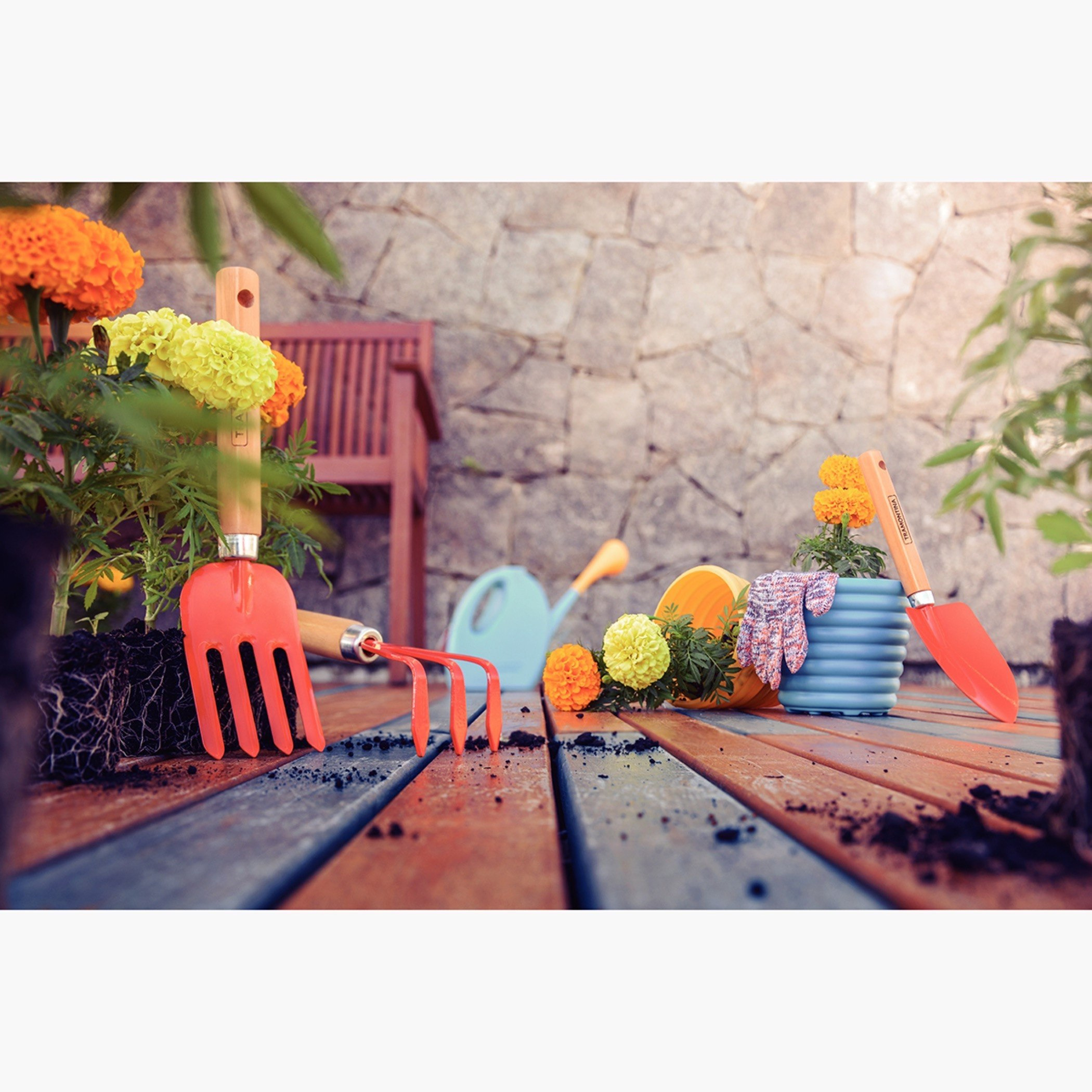 Tramontina 3-Teeth Cultivator with Wooden Handle - 25x7 cm-hbxhomeware-hbxdecorandfurnishings-image-2