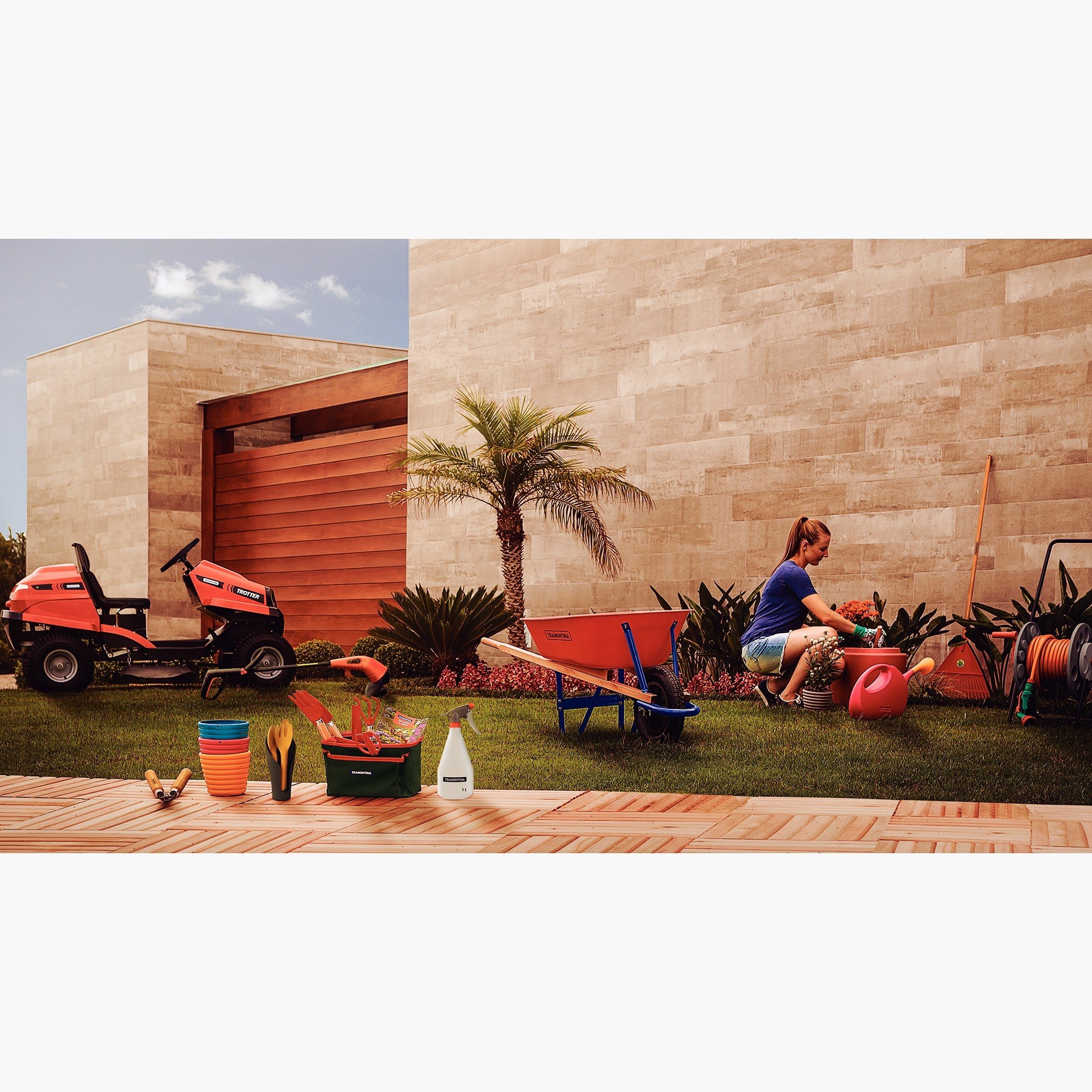 Tramontina Plastic 7-Litre Watering Can - 58x13x33 cm-hbxhomeware-hbxdecorandfurnishings-image-3