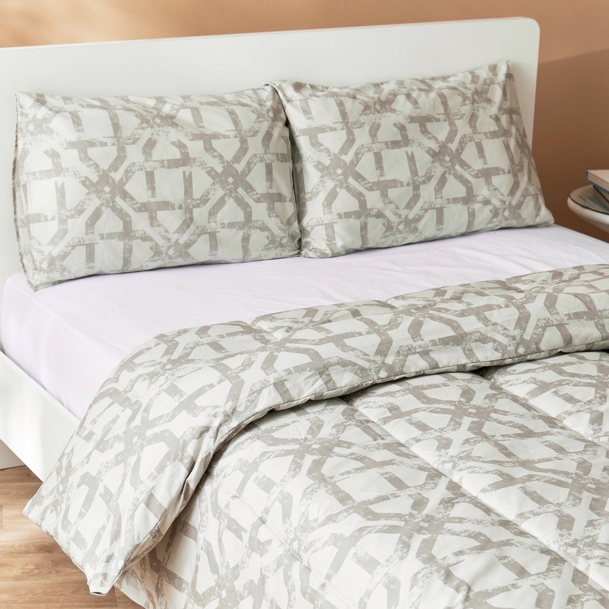 طقم لحاف ألياف دقيقة كينج بطبعات 3 قطع من أونتاريو جاستن - 220x240 سم-hbxhomeware-hbxdecorandfurnishings-image-2