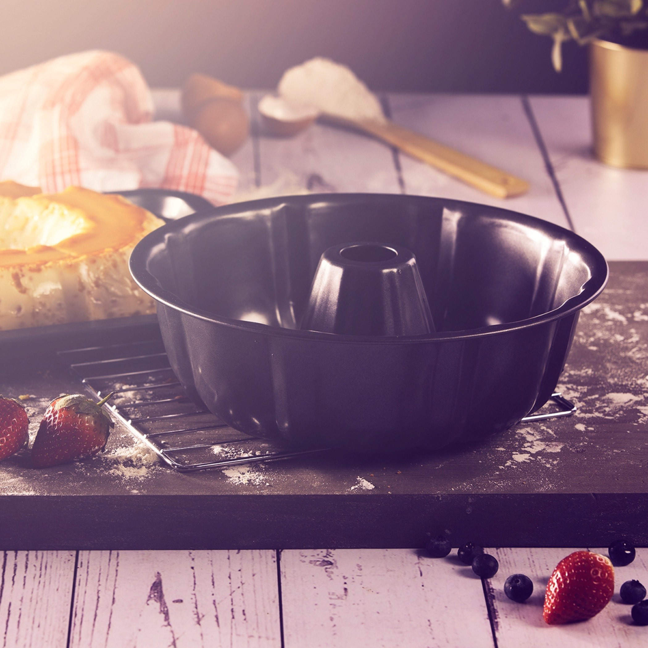 قالب كعك بتصميم زهرة من رويال - 24.5x8 سم-hbxkitchen-bakeware-image-2