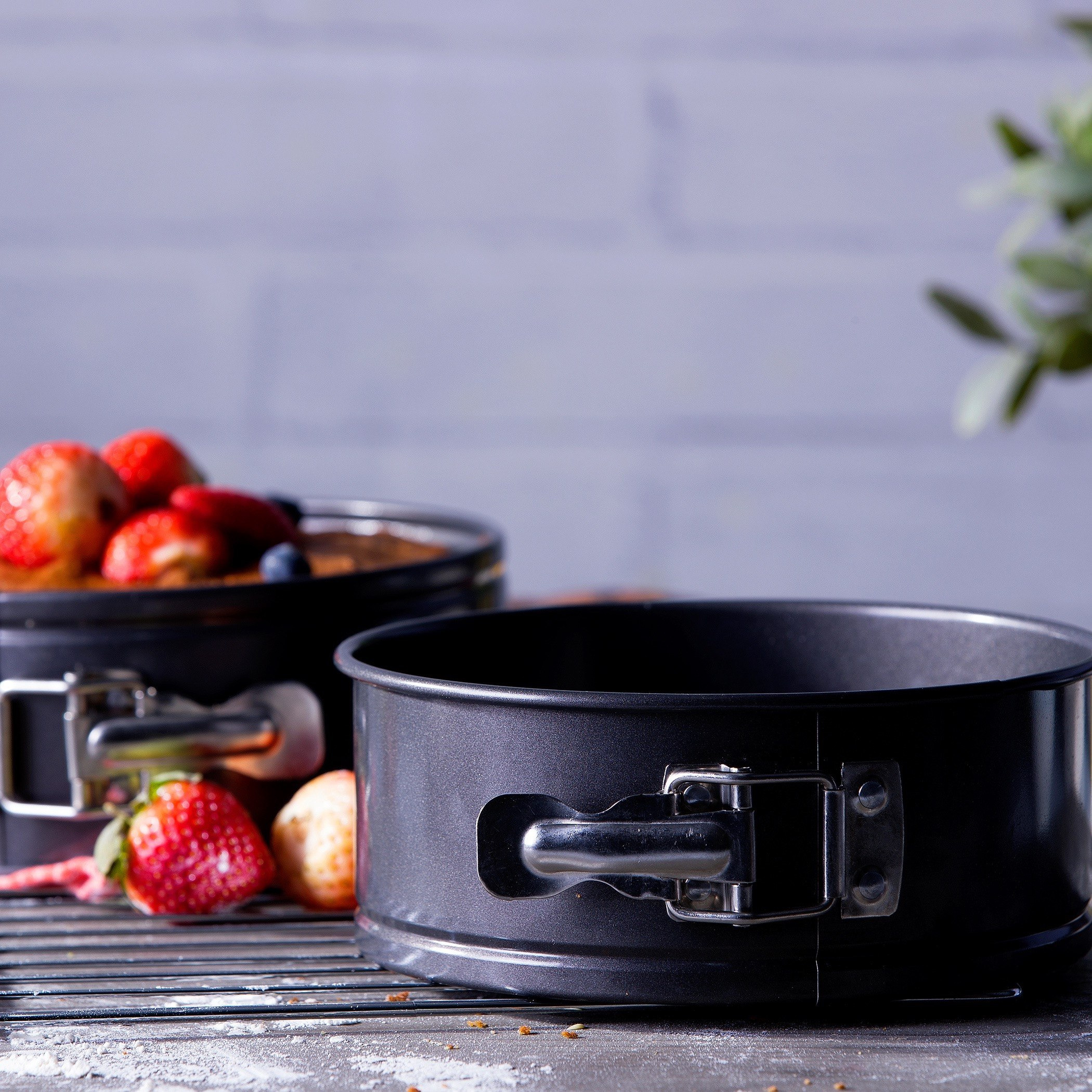 Royal 2-Piece Round Bake Pan Set-hbxkitchen-bakeware-image-1