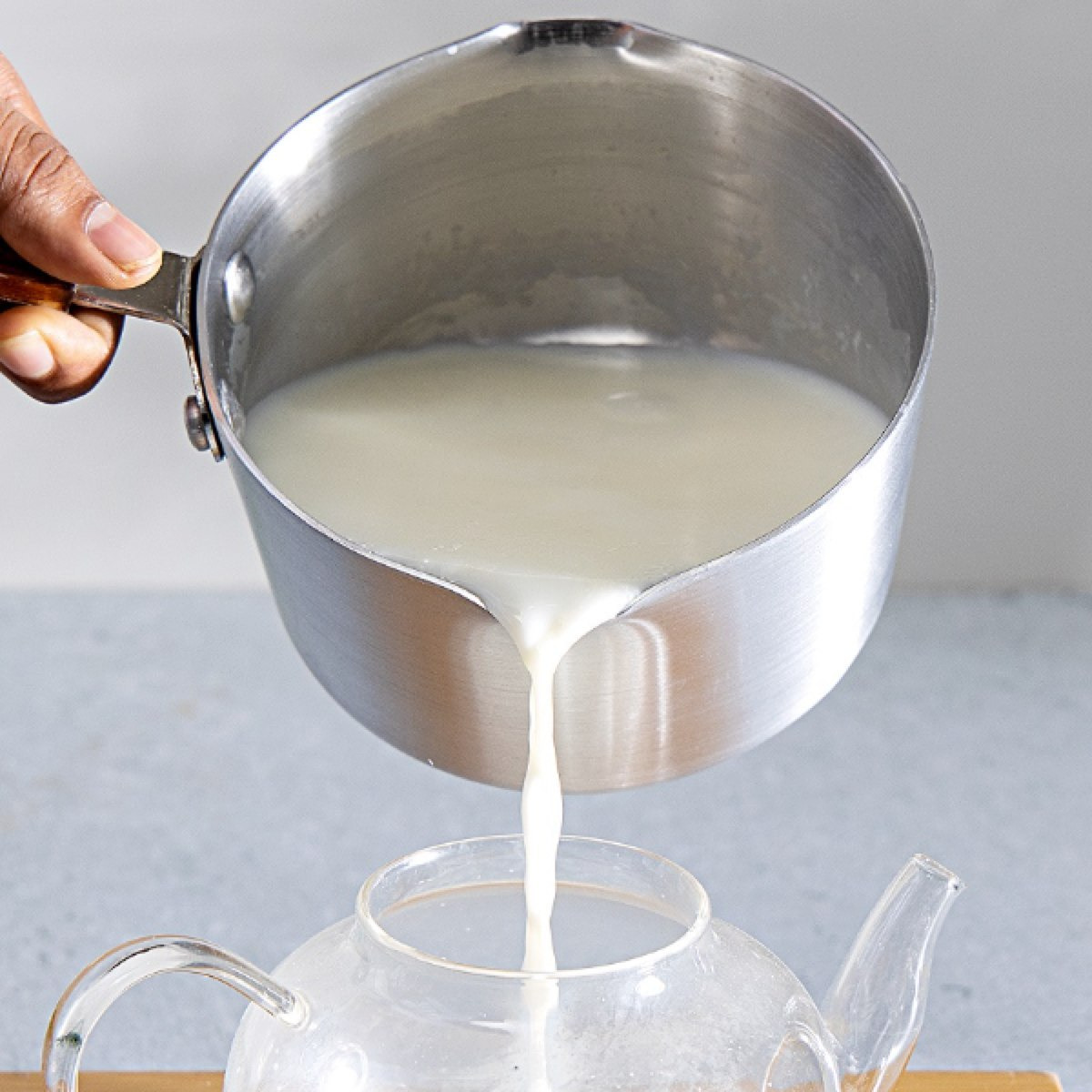 وعاء حليب بمقبض خشبي من رويال - 15 سم-hbxhomeware-hbxkitchen-image-1