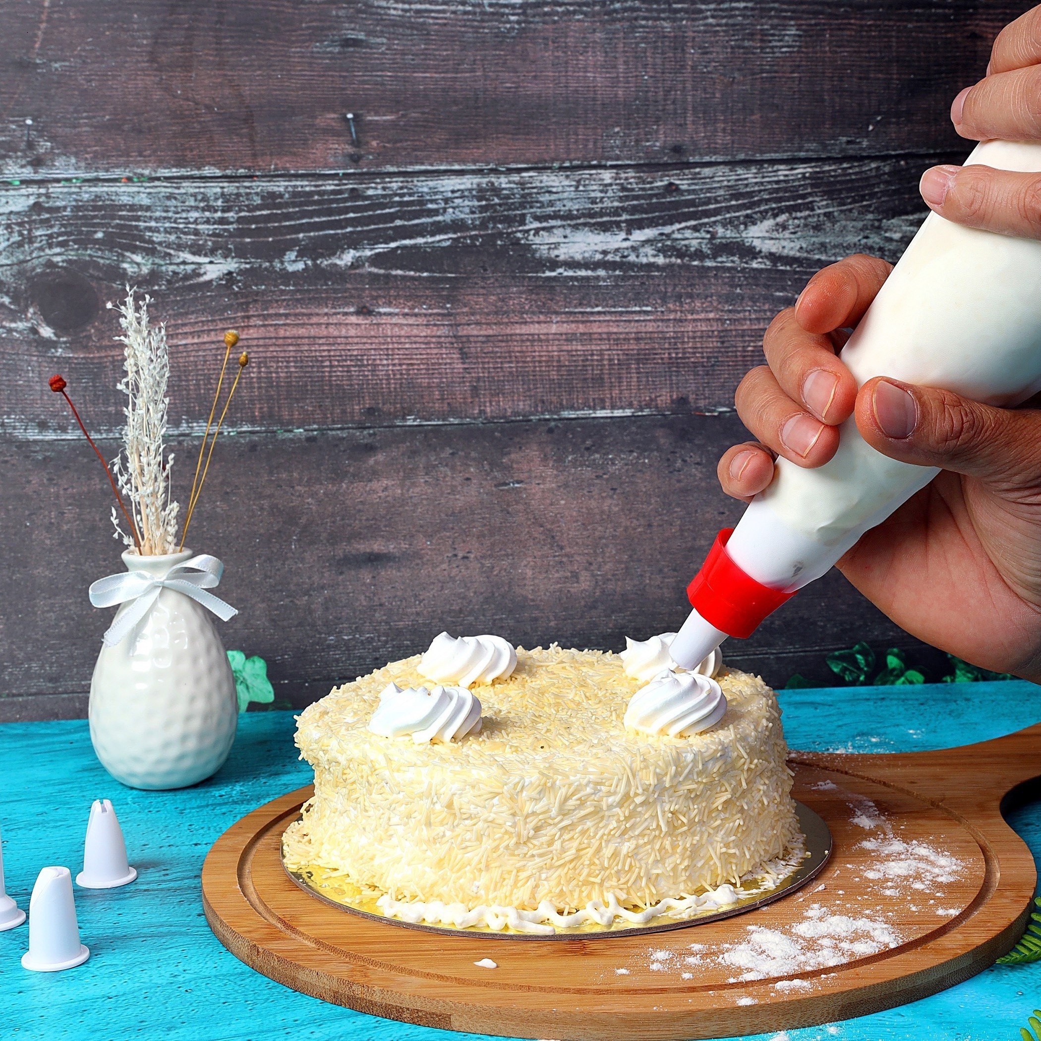 طقم فوهات تزيين الحلويّات 5 قطع مع كيس من رويال-hbxhomeware-hbxkitchen-image-1